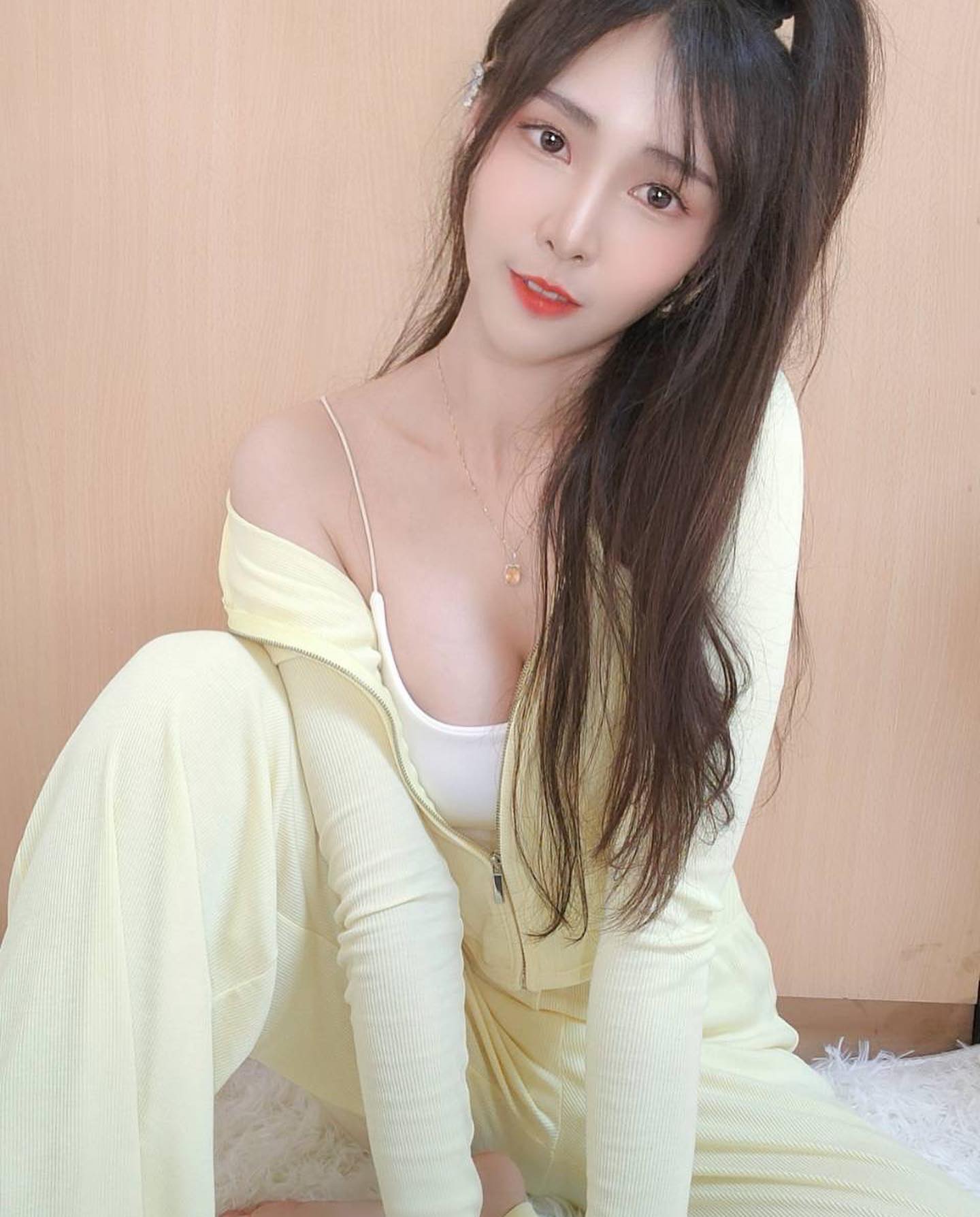 廟會女神曬火辣身材 入行只因「神明主動找她」網排隊問事-第1章-图片2