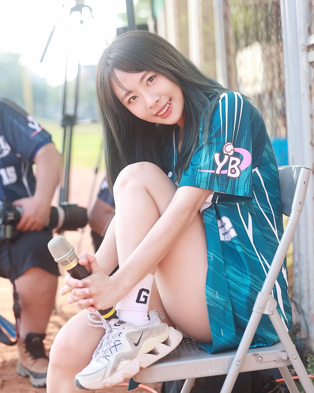 「Cali卡兒」氣質清新可愛 低胸畫面太上火了-第1章-图片1