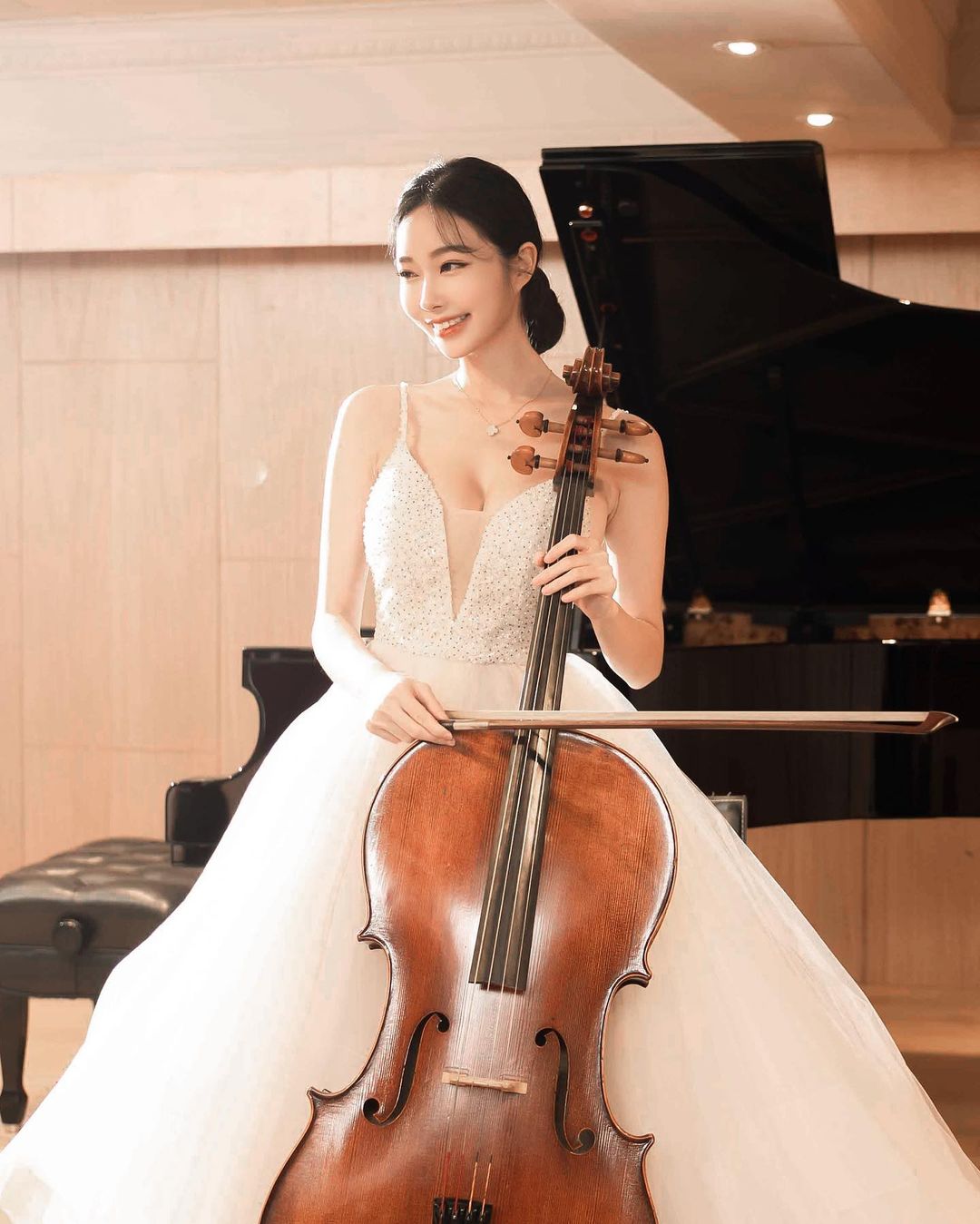 台師大女神展現火辣身材「極頂螞蟻腰」現身！-第1章-图片6