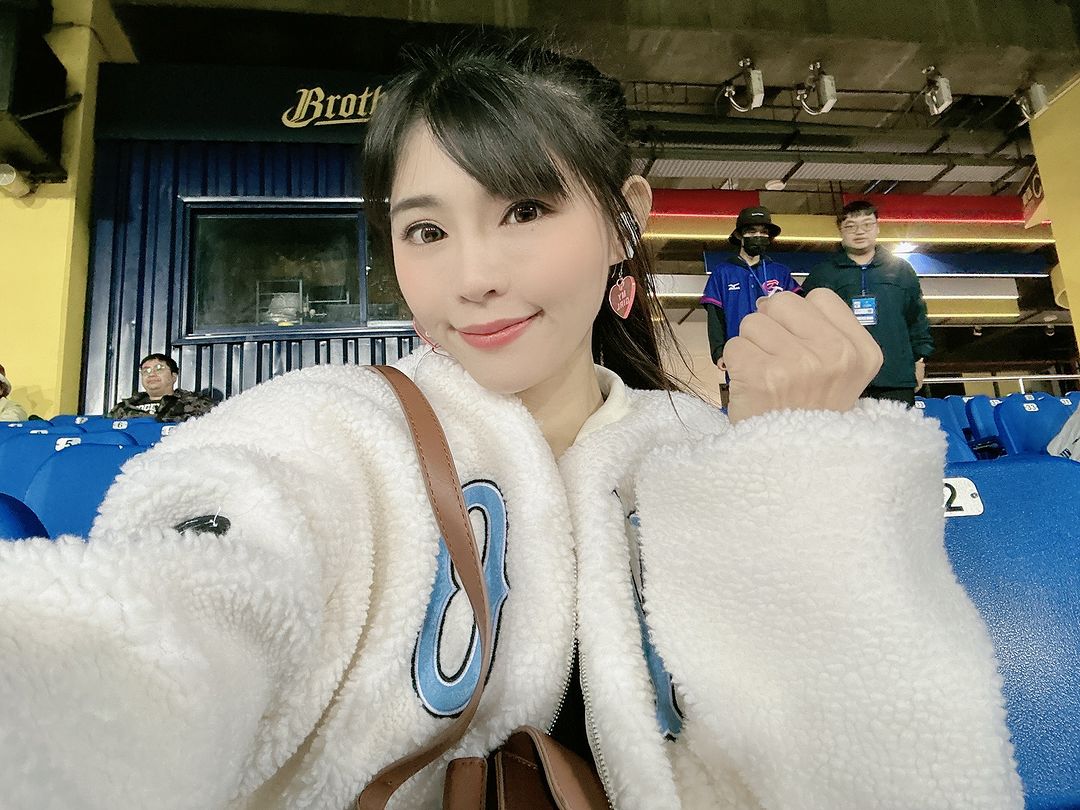 樂天甜心「Sunnie陸筱晴」腰束奶澎 可愛中帶點小性感-第1章-图片2