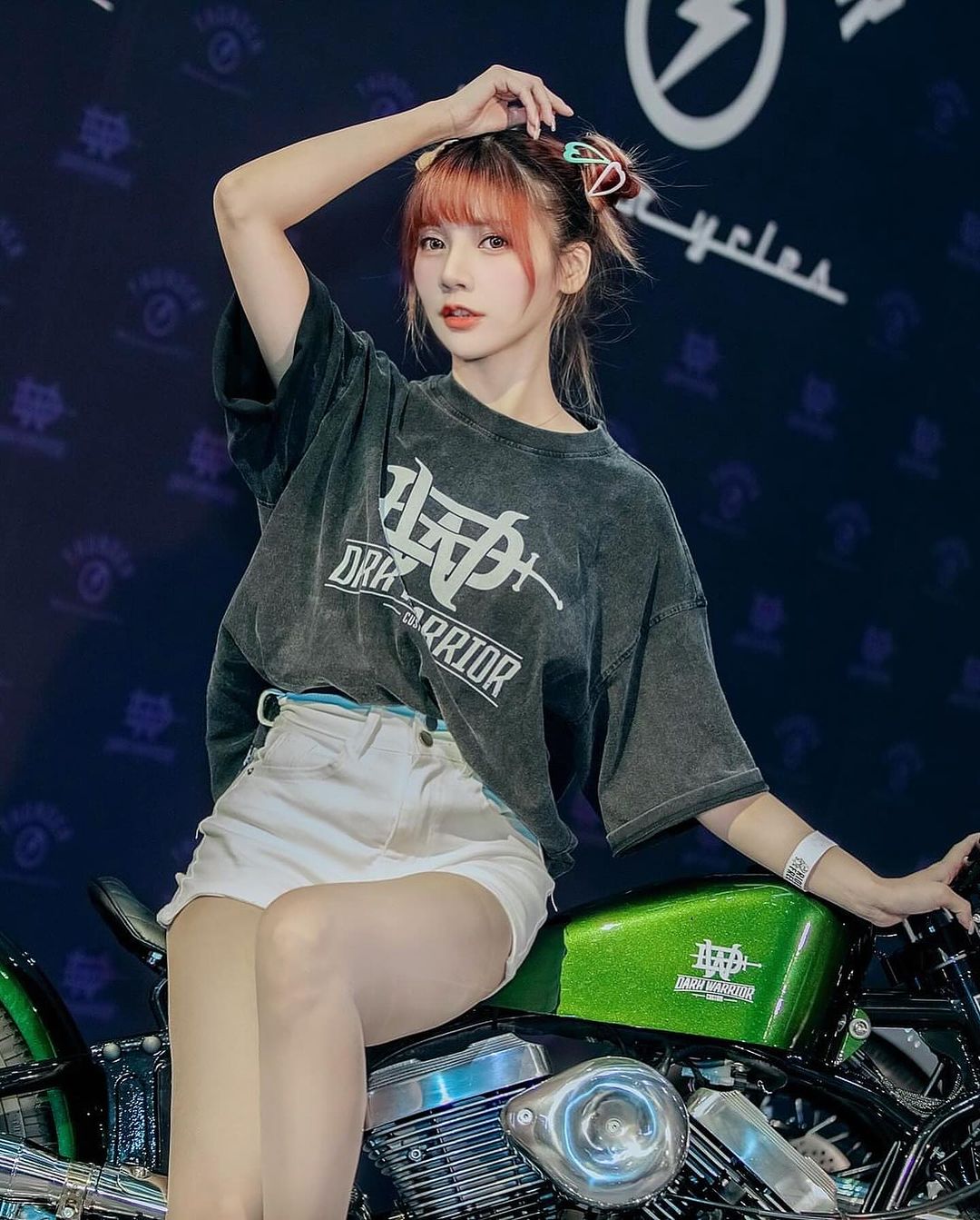 鋼鐵女神「于小文」藏著「兇猛巨乳」銷魂體不斷挑戰理智-第1章-图片4