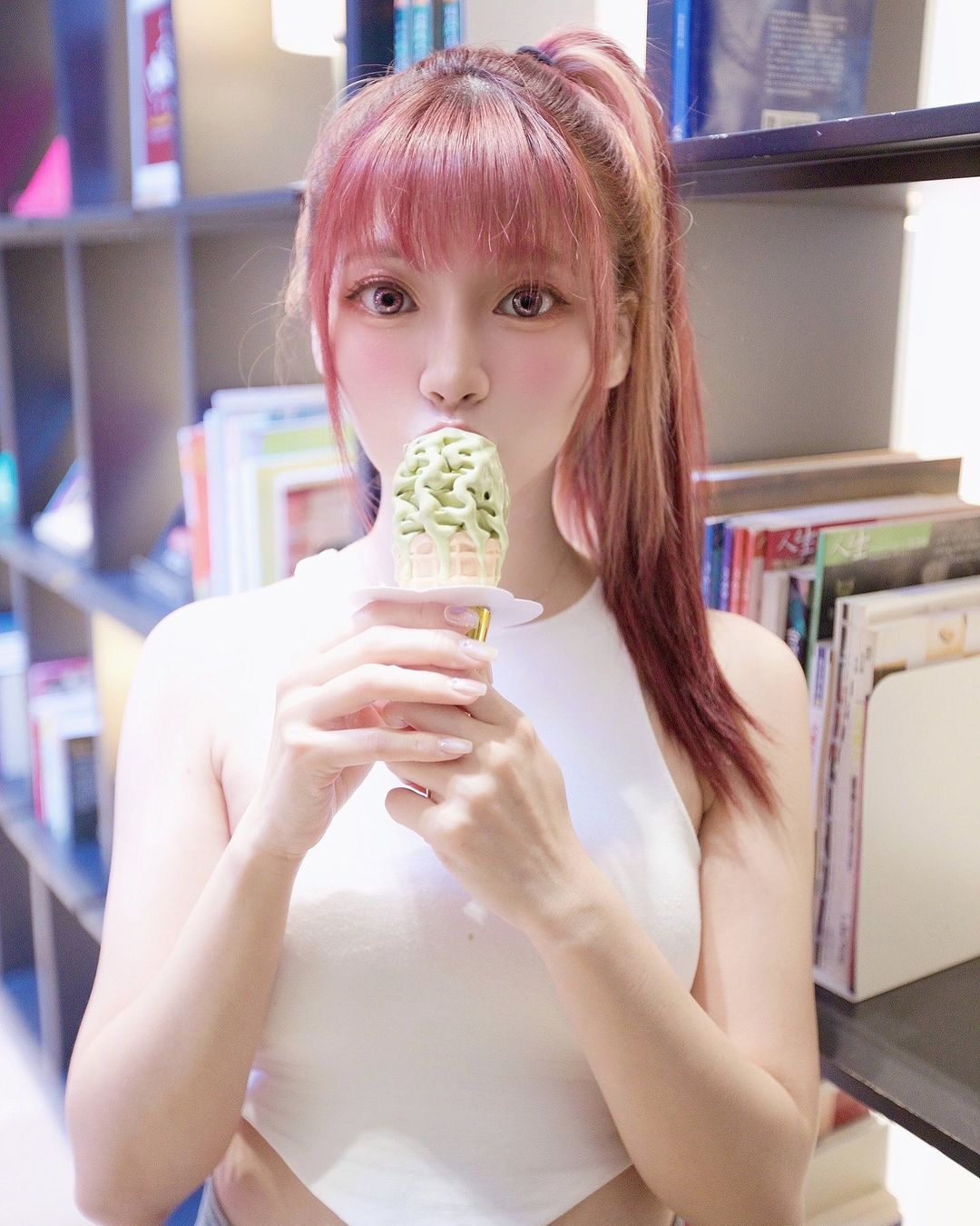 鋼鐵女神「于小文」藏著「兇猛巨乳」銷魂體不斷挑戰理智-第1章-图片7