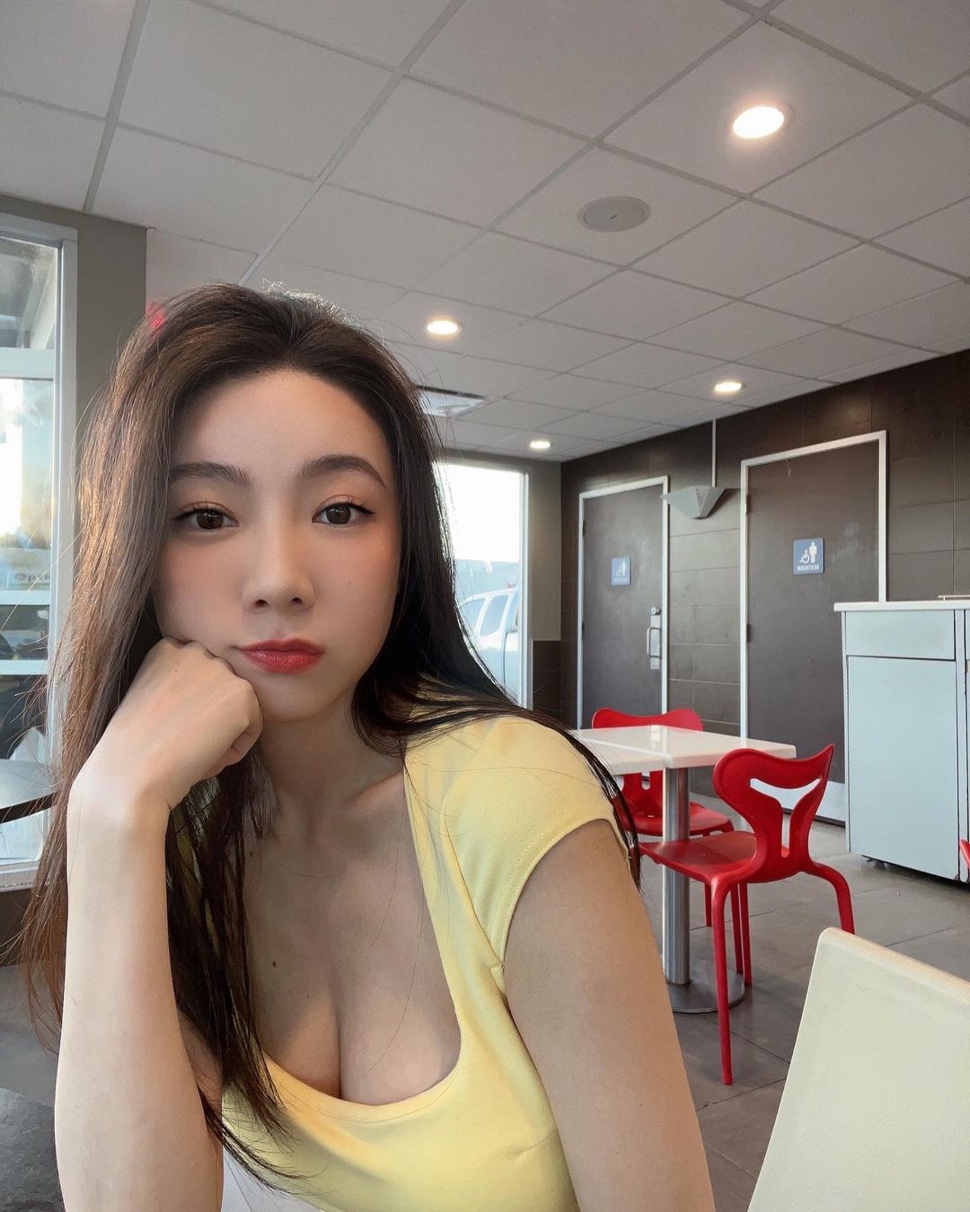 極品天菜「邵岱兒」雪乳外洩完全不藏私 火爆身材就是完美加持-第1章-图片5