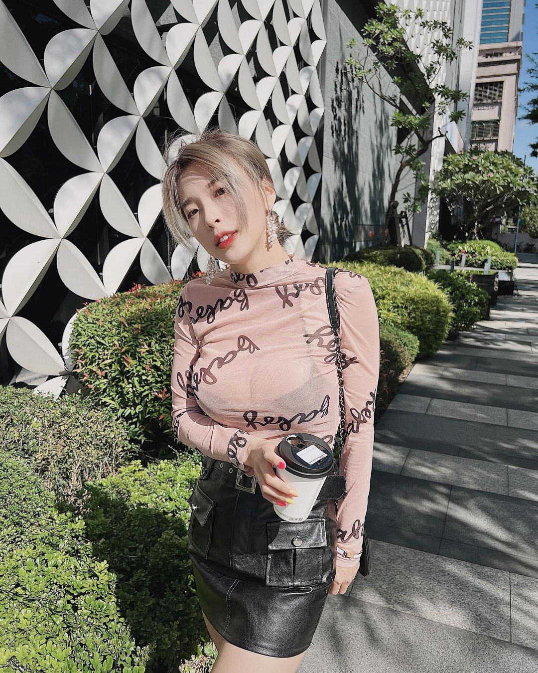 美胸正妹「趙倍兒」乳香四溢身材性感誘惑-第1章-图片2