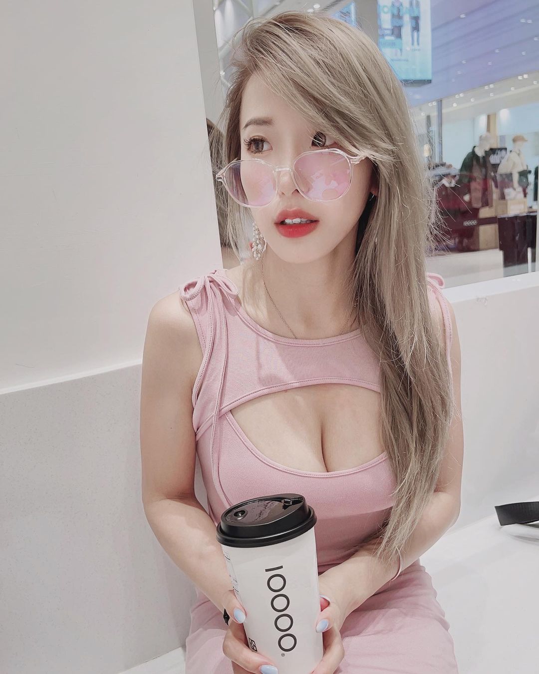 美胸正妹「趙倍兒」乳香四溢身材性感誘惑-第1章-图片8