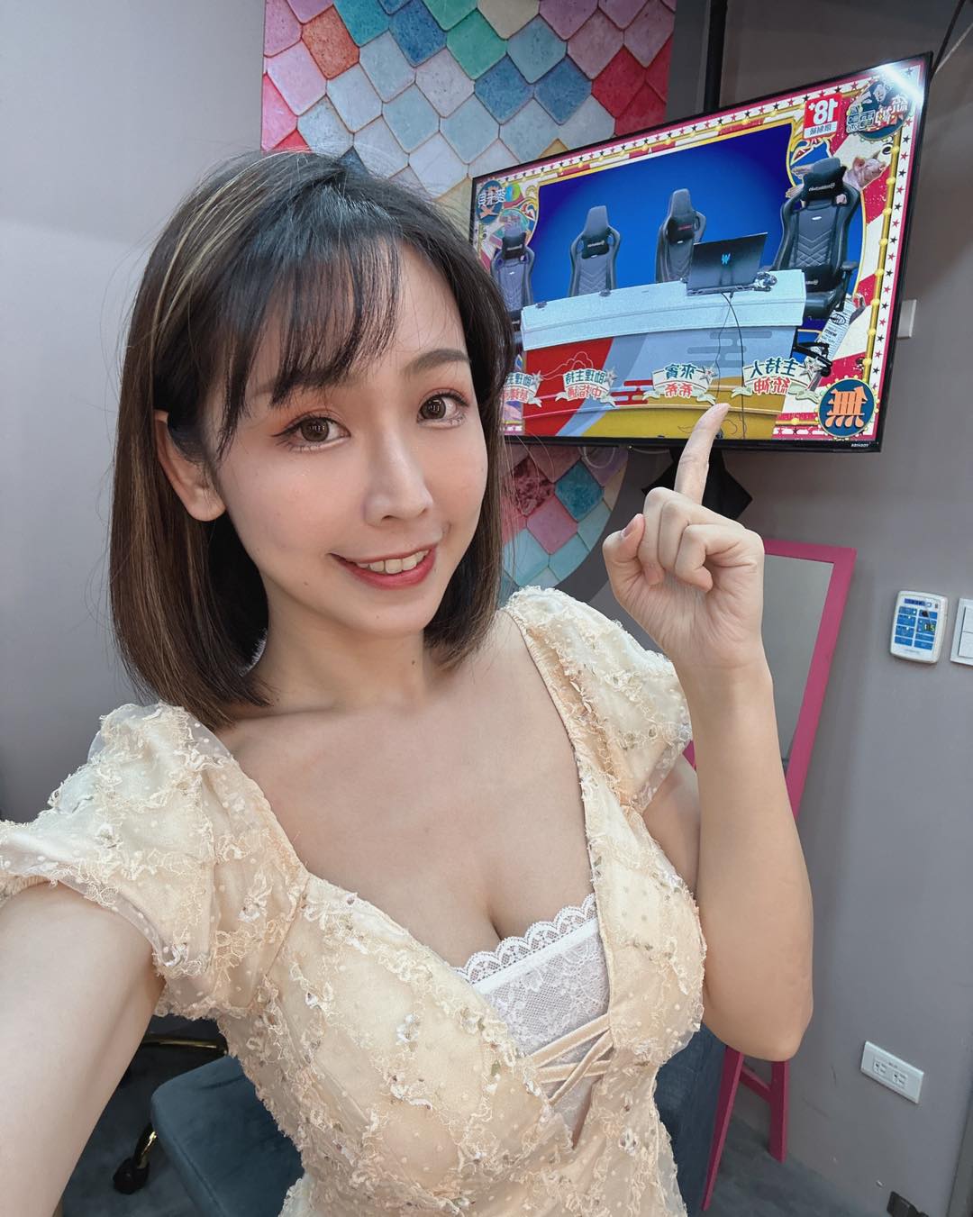 正妹「希希CC」笑容太正點！小露深溝展現魅力-第1章-图片3