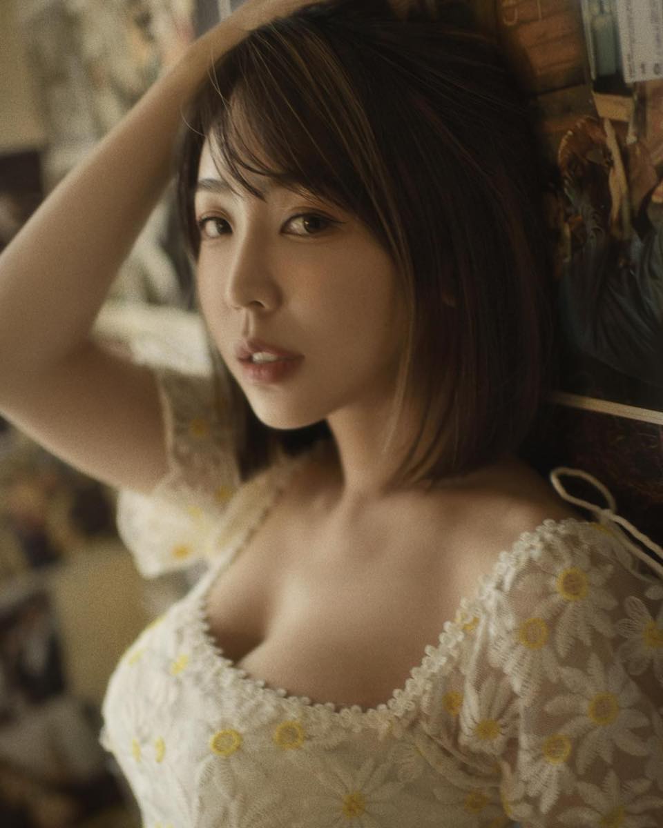 正妹「希希CC」笑容太正點！小露深溝展現魅力-第1章-图片6