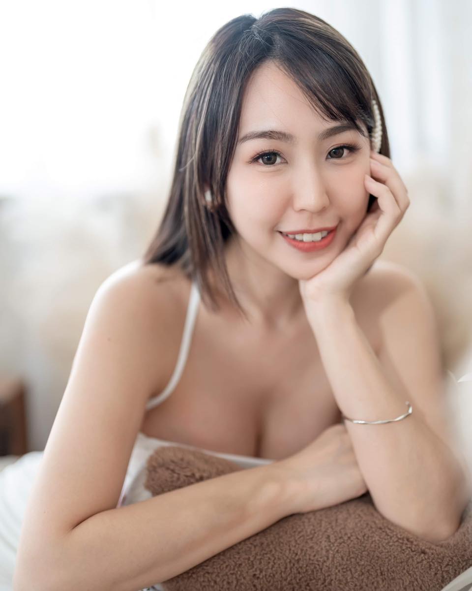 正妹「希希CC」笑容太正點！小露深溝展現魅力-第1章-图片9