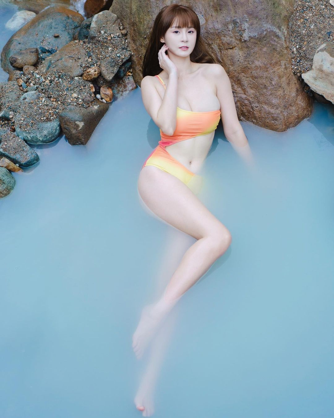 超兇聖誕仙女送禮來了「低平口聖誕裝」炸出性感UU！-第1章-图片4