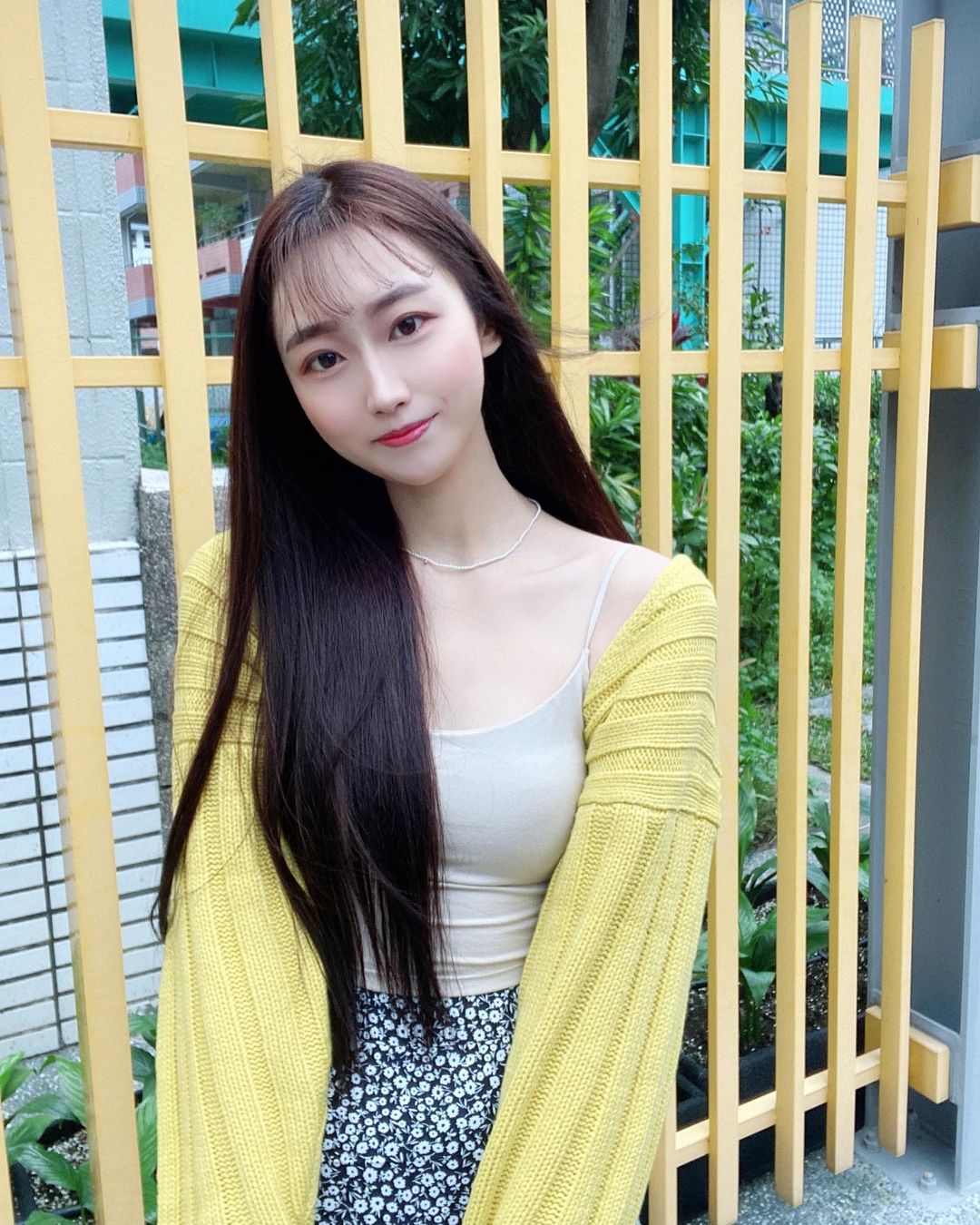 氣質女孩「元元」完美的身材比例粉絲好愛 甜笑猶如娃娃一樣-第1章-图片1