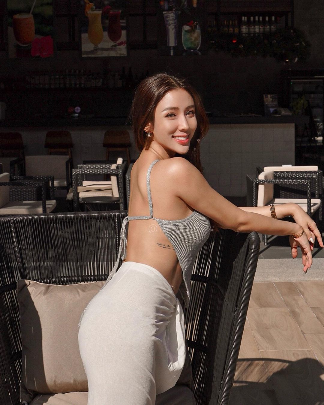 性感辣模「王以甯」完美笑容搭配姣好身材 讓人一看就淪陷-第1章-图片1