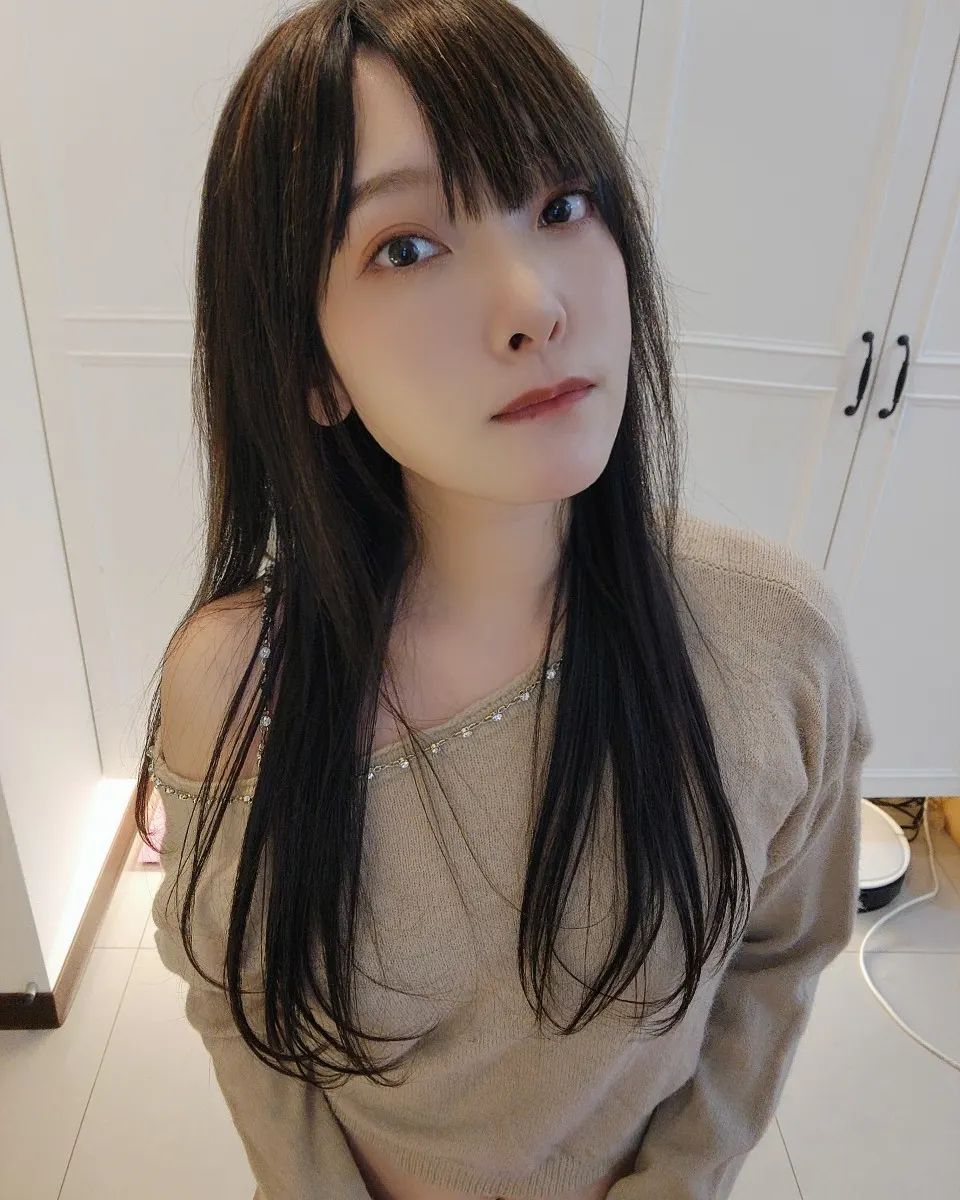 正妹「林芙芙」冷豔外型充滿吸引力 淺淺微笑迷倒眾人-第1章-图片8