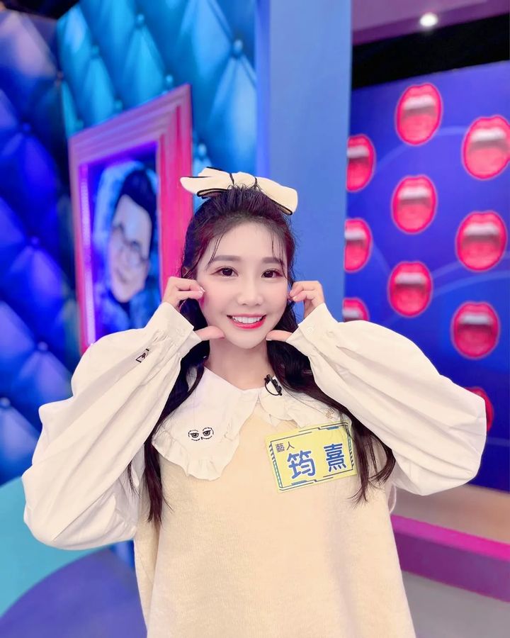 啦啦隊正妹「筠熹」惹火深溝露出....若隱若現身材好誘人-第1章-图片6