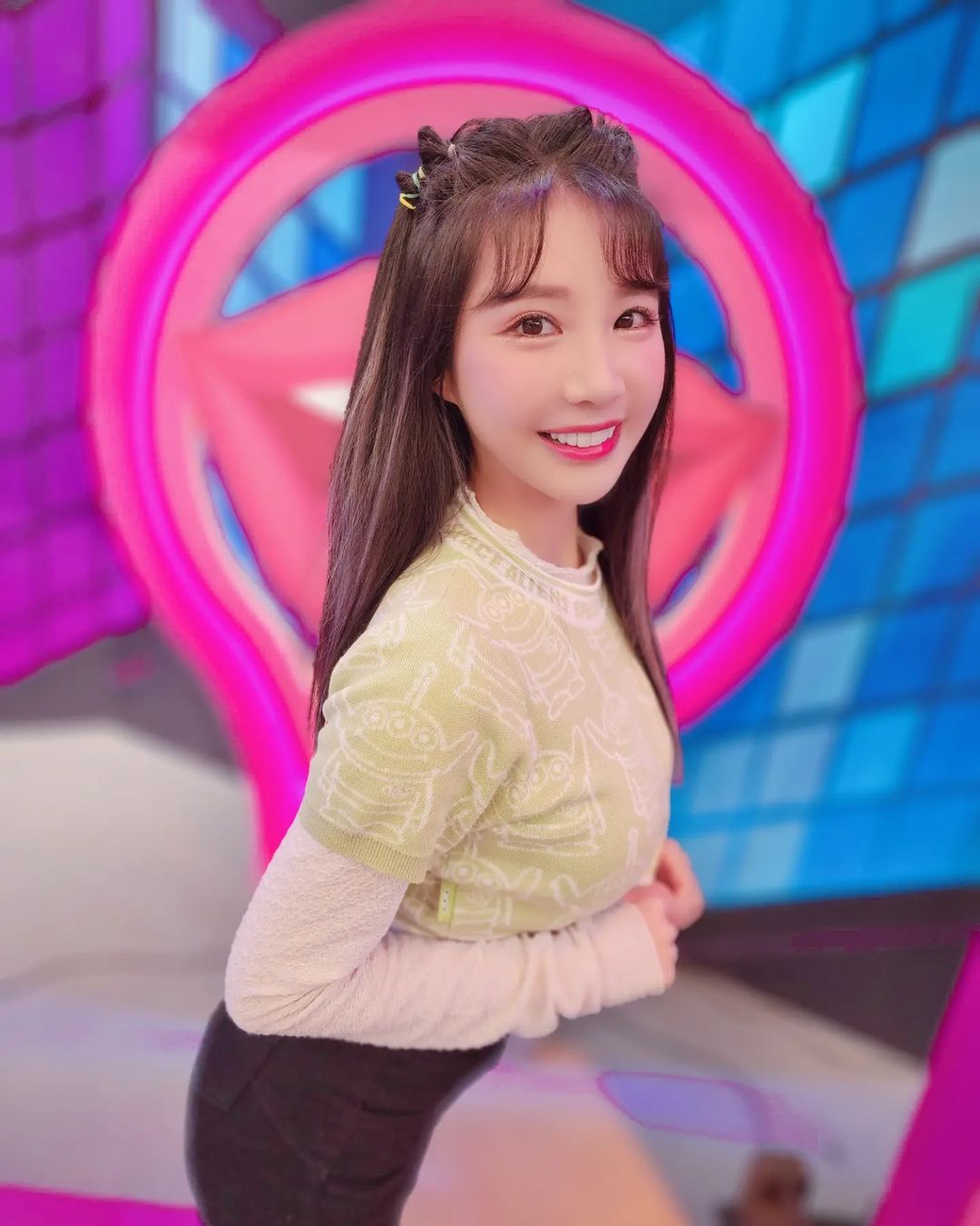 啦啦隊正妹「筠熹」惹火深溝露出....若隱若現身材好誘人-第1章-图片5