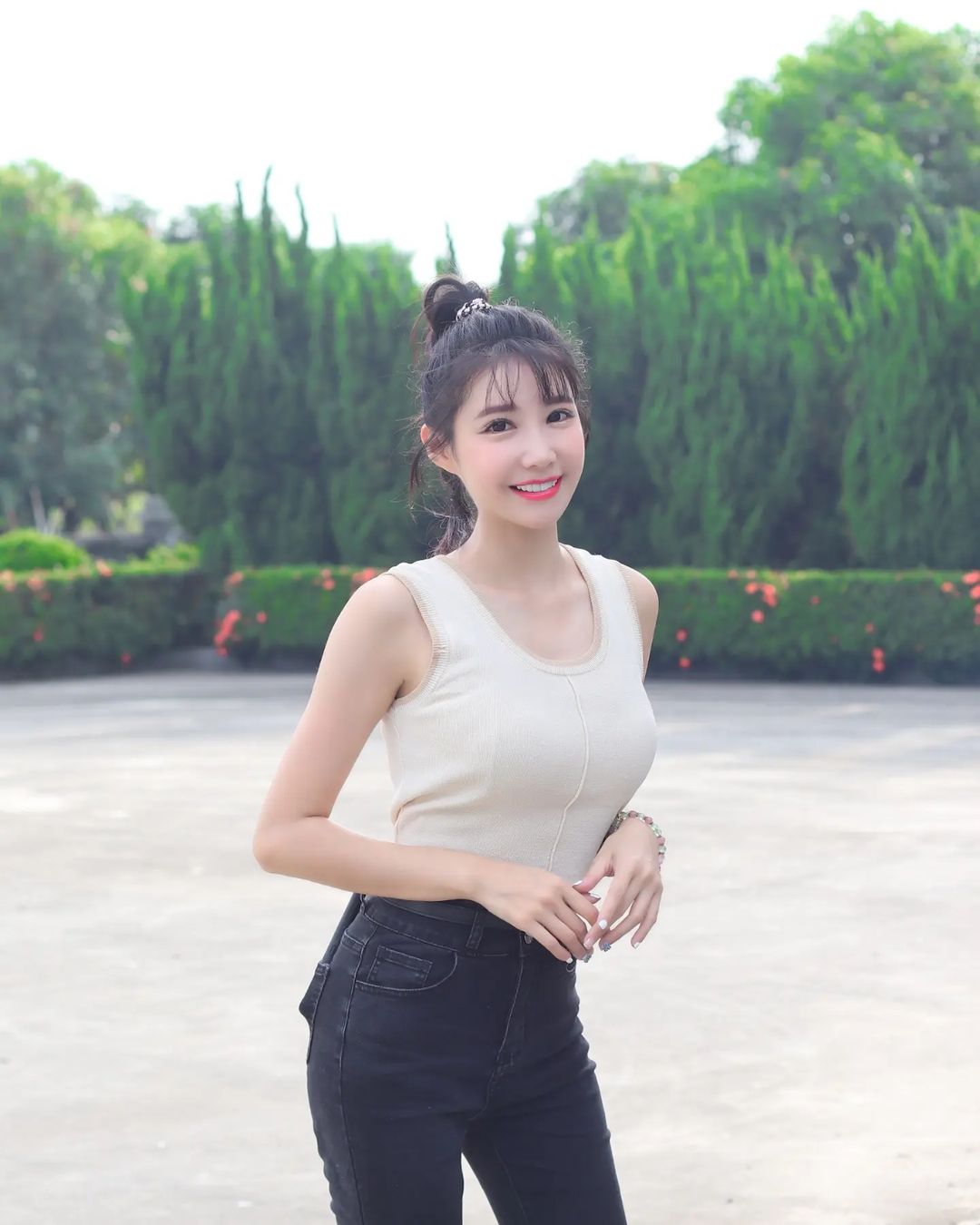 啦啦隊正妹「筠熹」惹火深溝露出....若隱若現身材好誘人-第1章-图片7