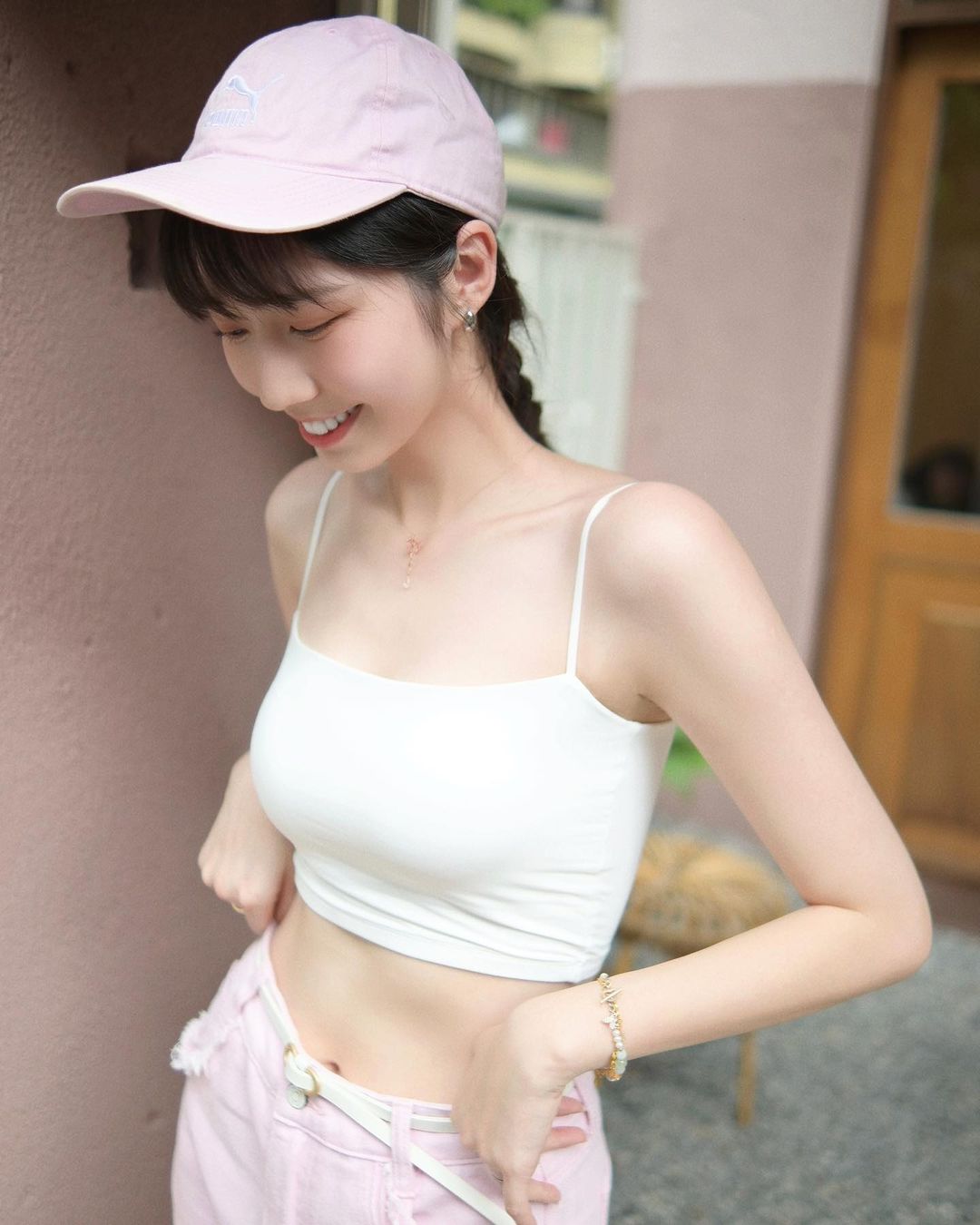 極品正妹「龍睬崴」神級辣腿白嫩身材 看了令人血脈噴張-第1章-图片8