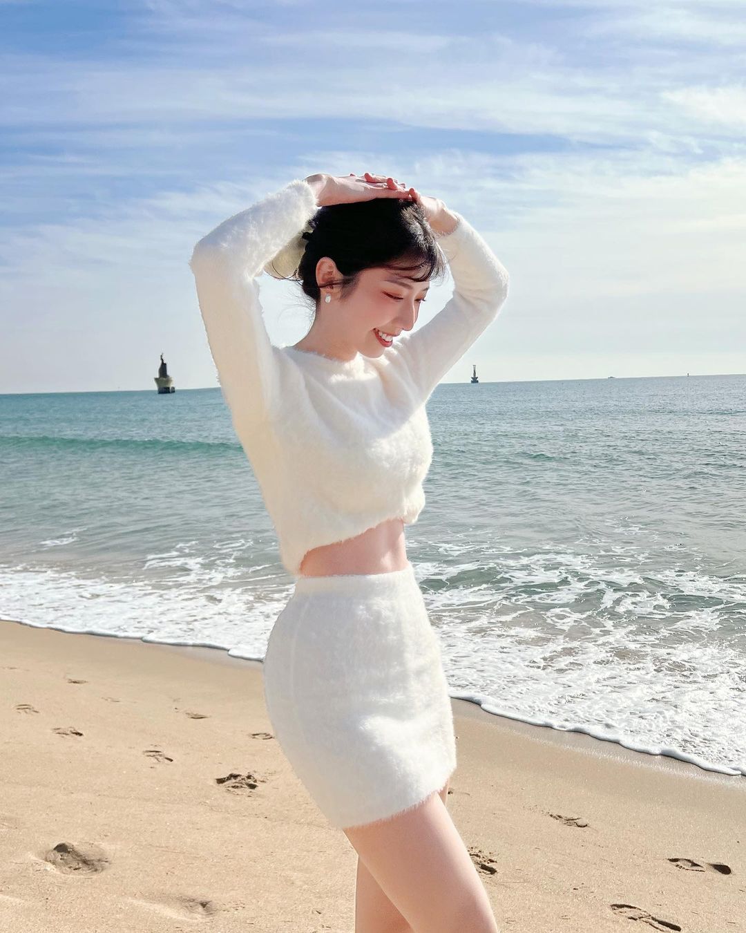 極品正妹「龍睬崴」神級辣腿白嫩身材 看了令人血脈噴張-第1章-图片10