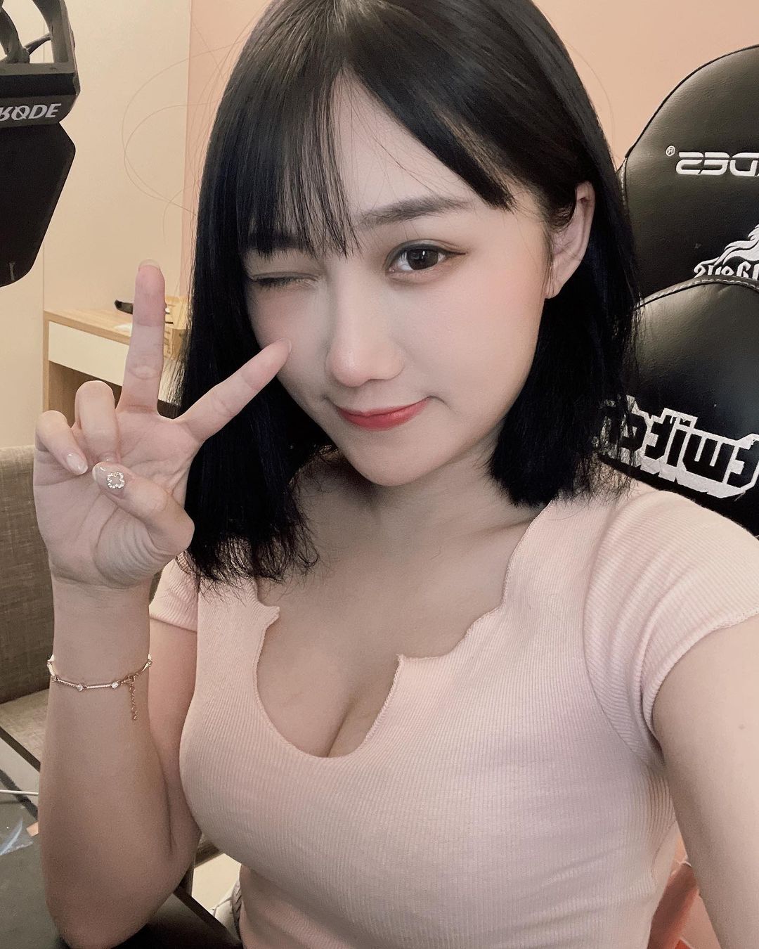 優質正妹「蝴蝶兒」完美身材挑戰視覺極限-第1章-图片9