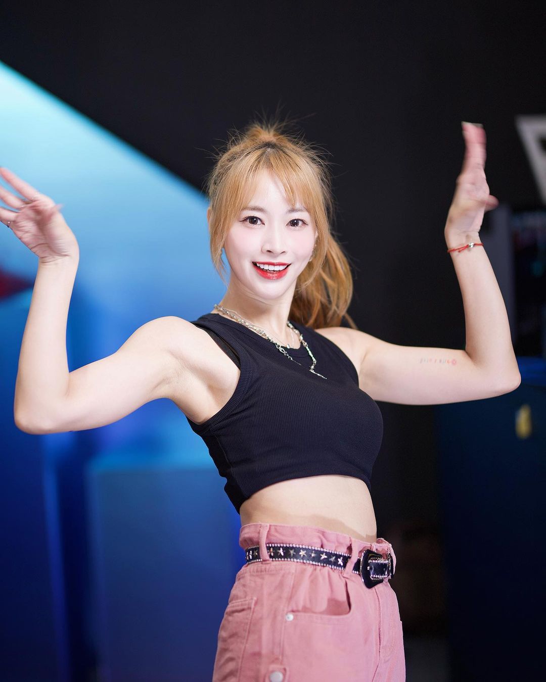 甜心正妹「林妮妮」腰瘦身材曲線太惹火！散發誘惑感-第1章-图片5