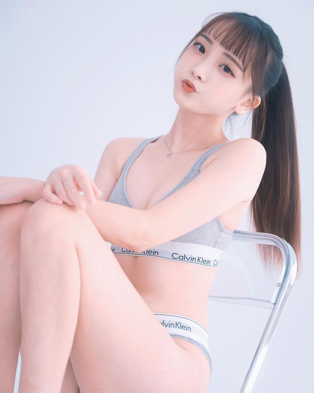 外拍美女「泡芙」渾圓飽滿曲線配性感腰身 極致完美火辣-第1章-图片5