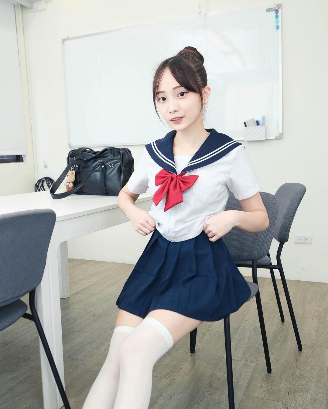 外拍美女「泡芙」渾圓飽滿曲線配性感腰身 極致完美火辣-第1章-图片9