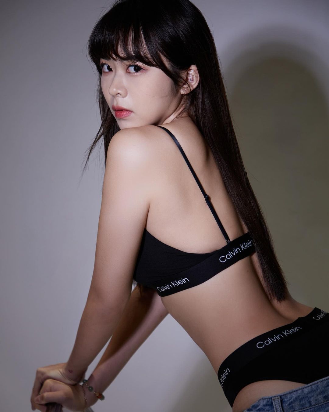 氣質萌妹「璐葳 Ava」迷人的笑容跟誘惑身姿一樣吸睛-第1章-图片1