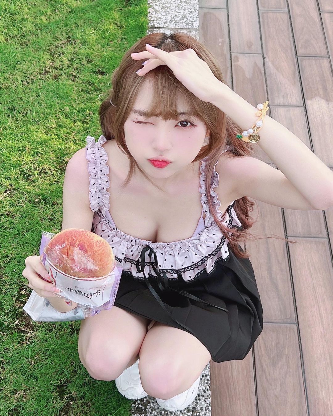 萌妹「趙兔兔」甜美臉蛋迷倒眾人！美乳視角超吸睛-第1章-图片9