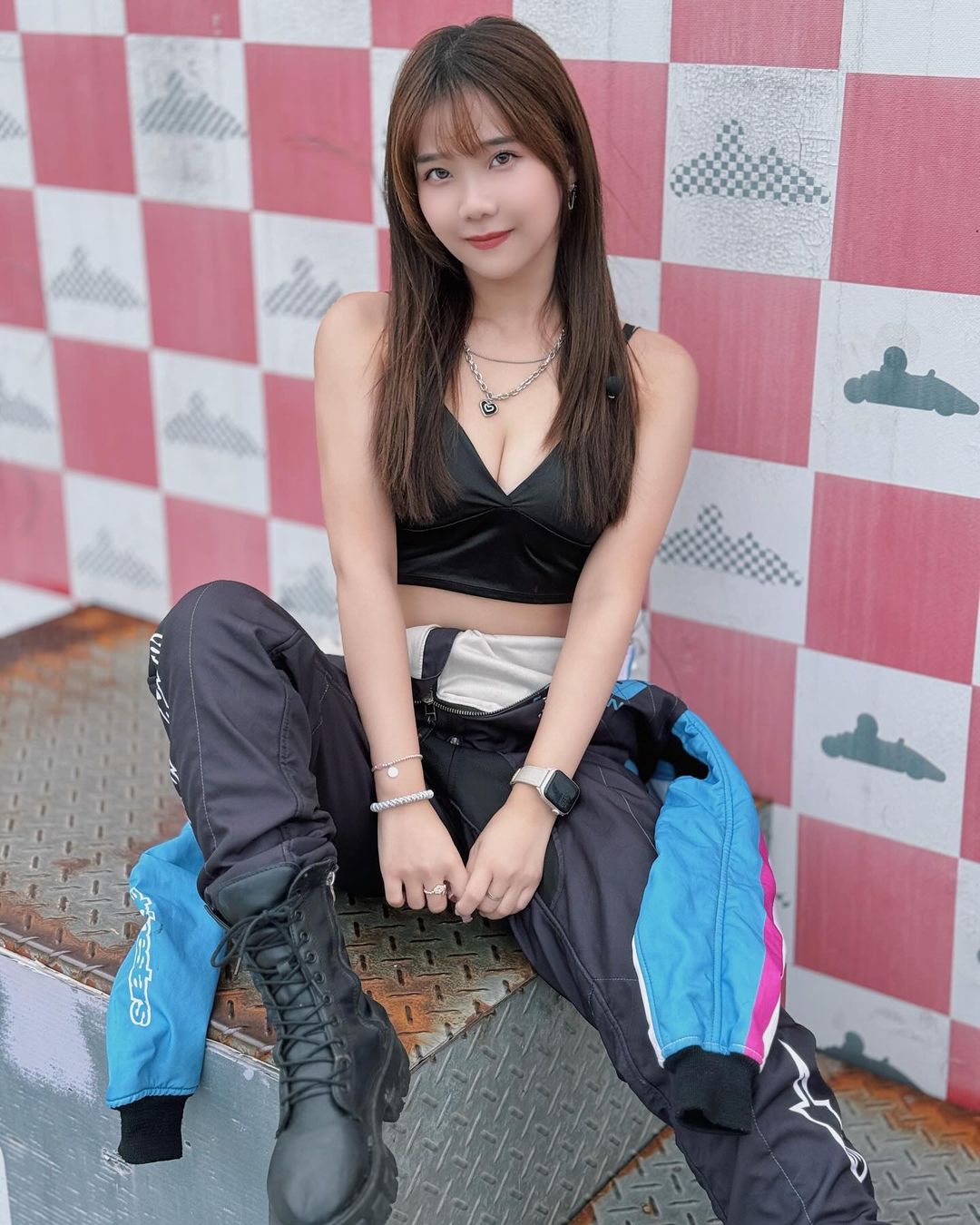 甜美萌妹「奶昔」胸前兩顆巨大圓乳量有夠猖狂 看了都受不了-第1章-图片4