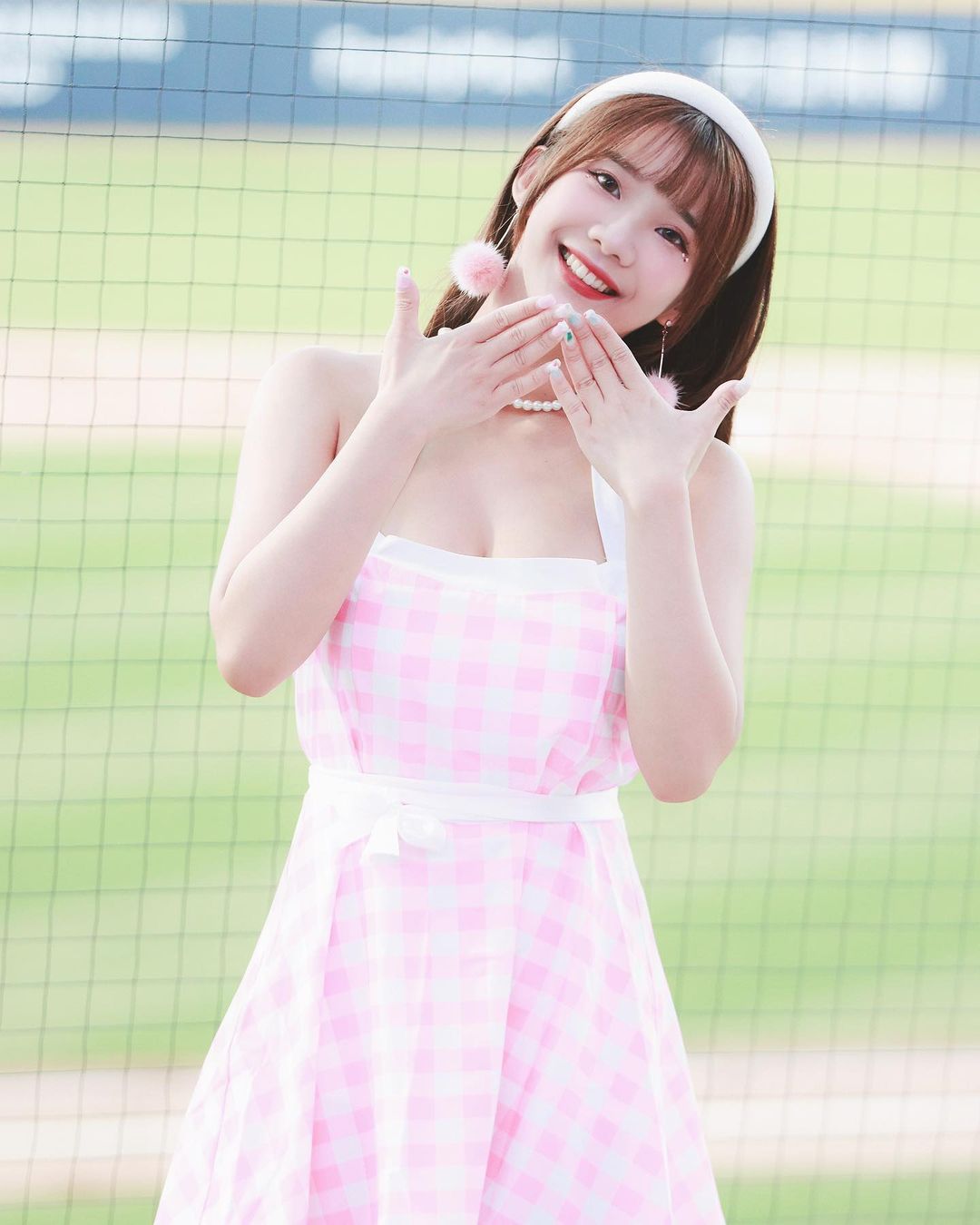 甜美萌妹「奶昔」胸前兩顆巨大圓乳量有夠猖狂 看了都受不了-第1章-图片7