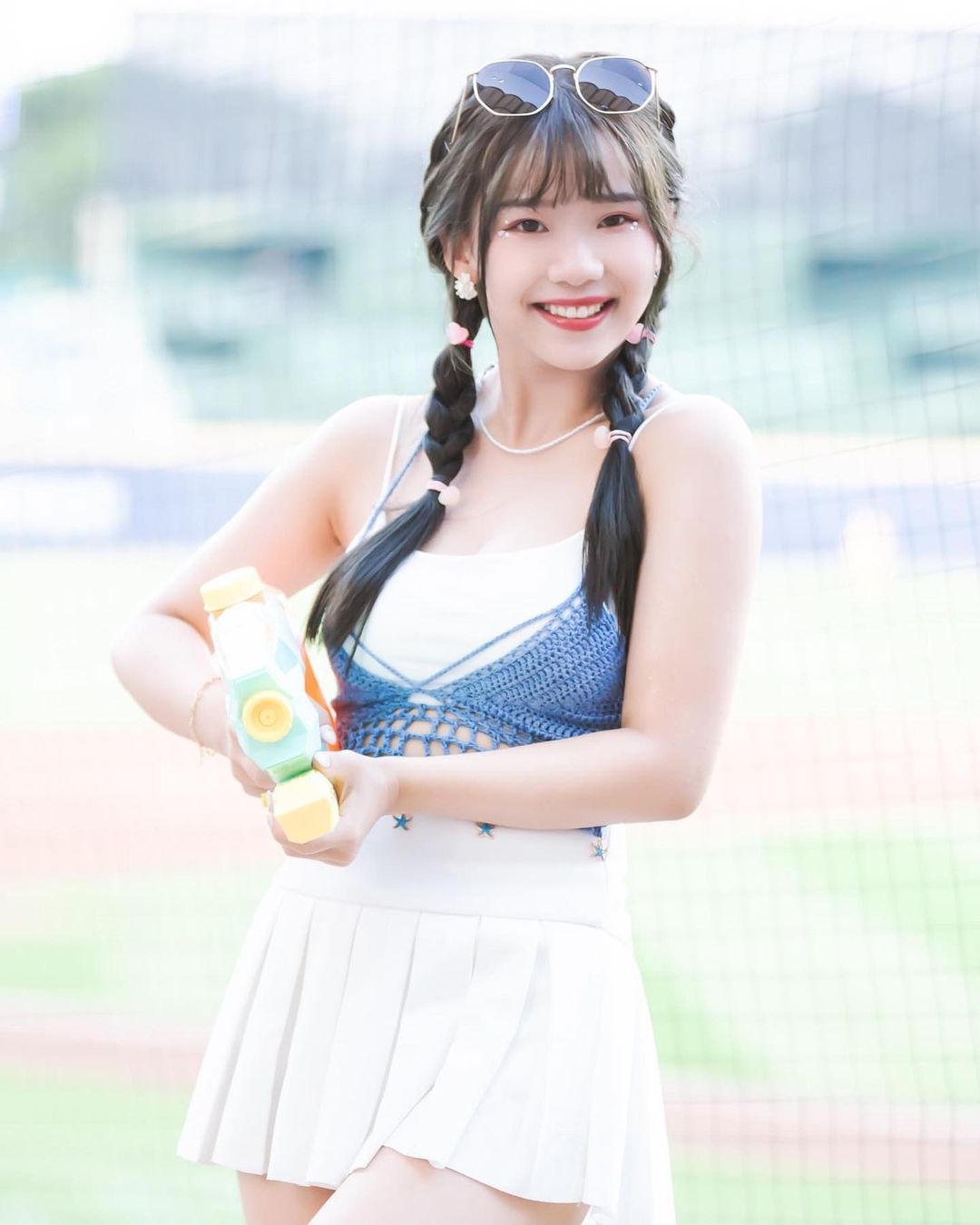 甜美萌妹「奶昔」胸前兩顆巨大圓乳量有夠猖狂 看了都受不了-第1章-图片10