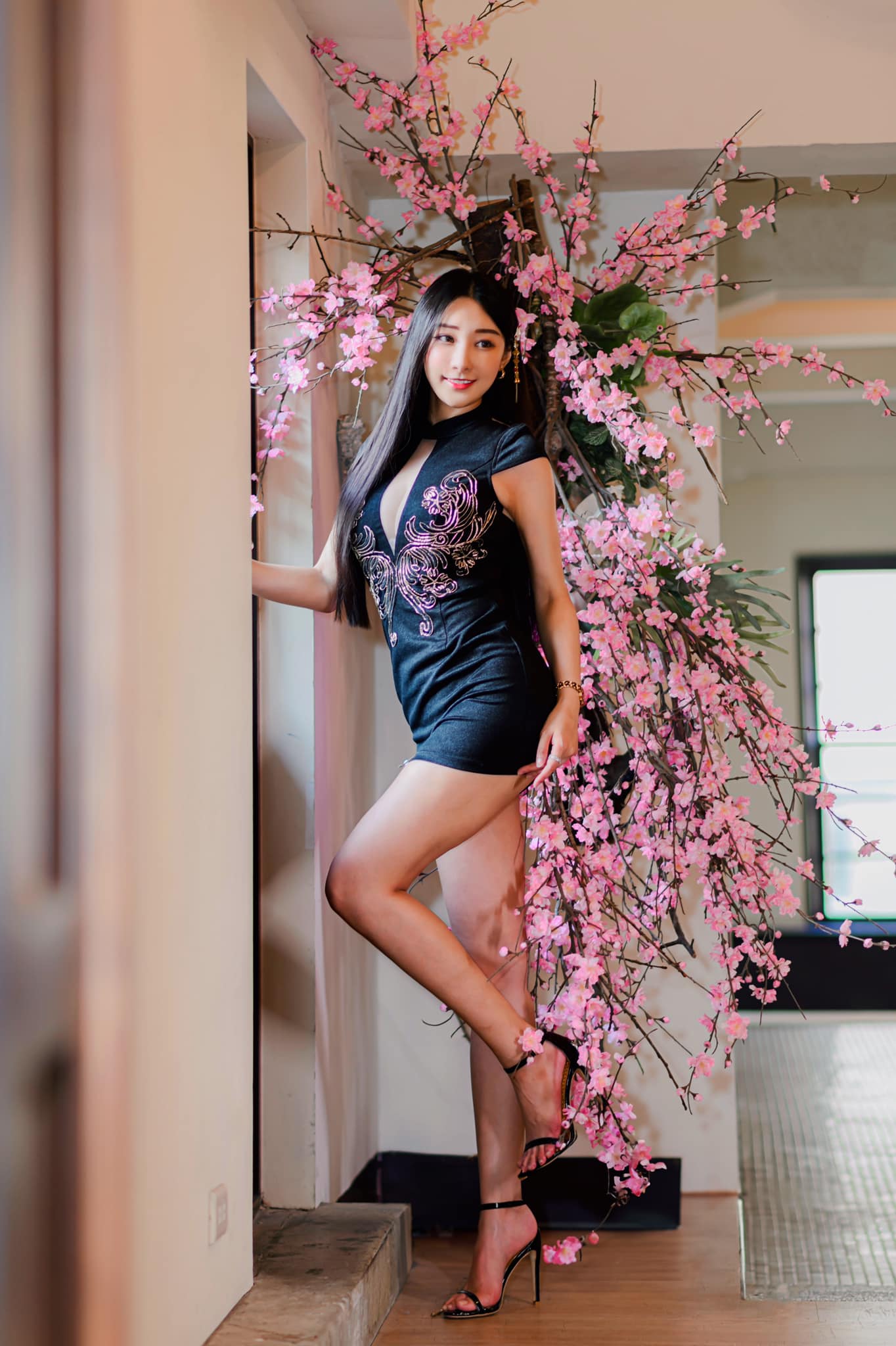 Internet collection of Taiwan's beautiful leg girl Wu Xiaohua's beauty model to write true (I)-第1章-图片2