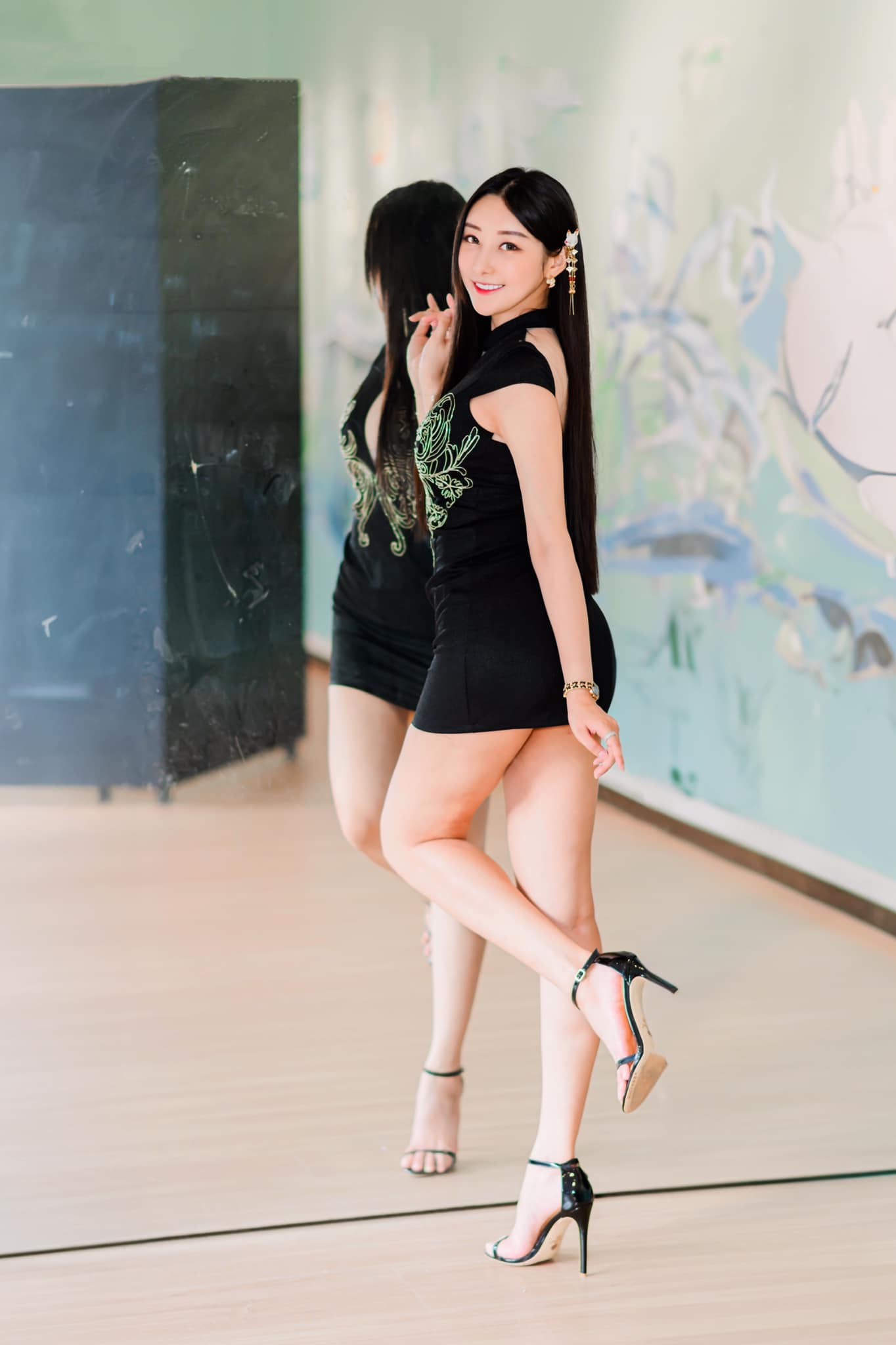 Internet collection of Taiwan's beautiful leg girl Wu Xiaohua's beauty model to write true (I)-第1章-图片5