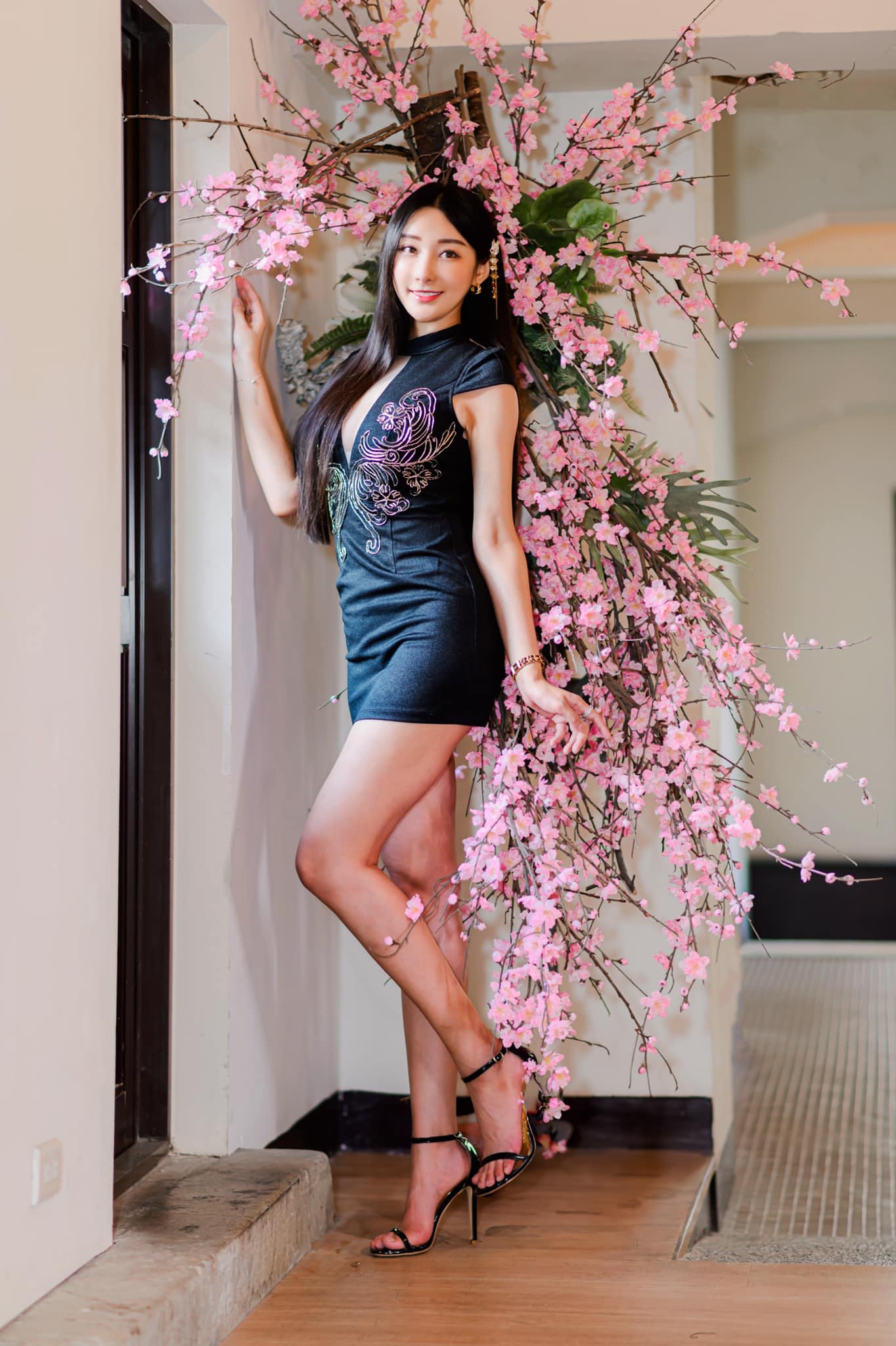 Internet collection of Taiwan's beautiful leg girl Wu Xiaohua's beauty model to write true (I)-第1章-图片8