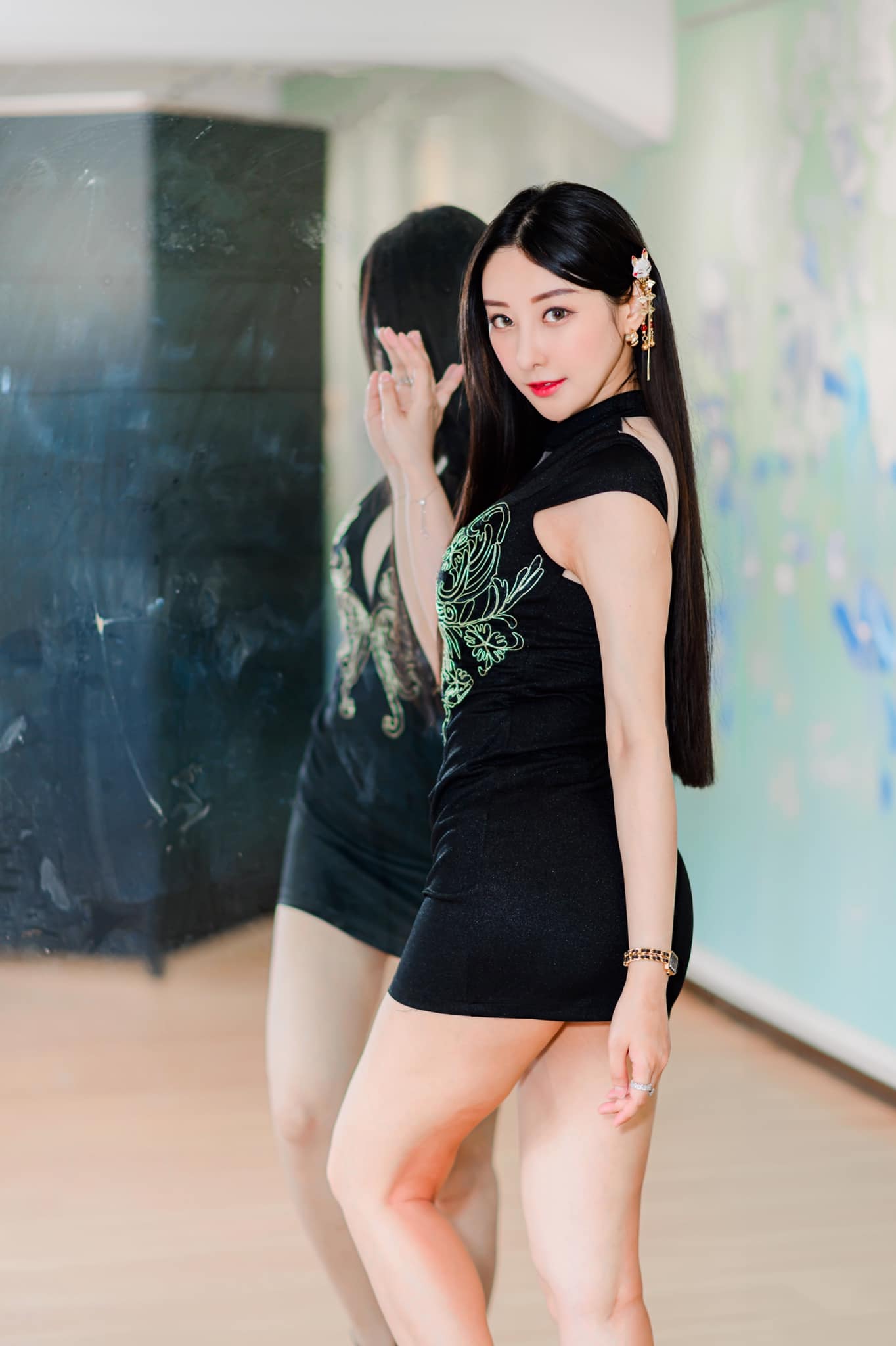 Internet collection of Taiwan's beautiful leg girl Wu Xiaohua's beauty model to write true (I)-第1章-图片14