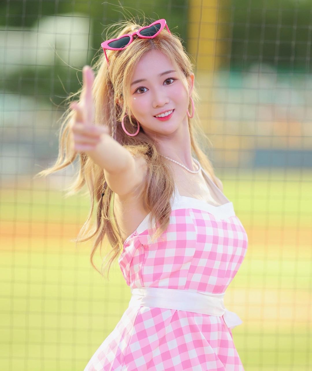 長腿正妹「秀秀子」飽滿胸前份量也不容忽視-第1章-图片1