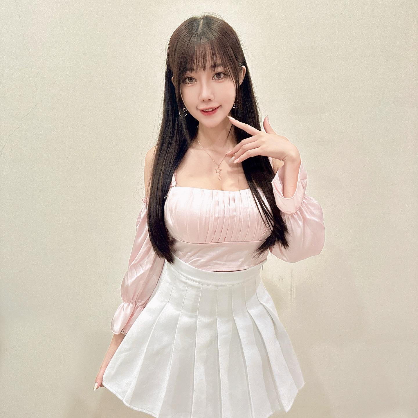 “Micky Wenger” white beautiful legs fiber waist... this curve who has endured-第1章-图片9