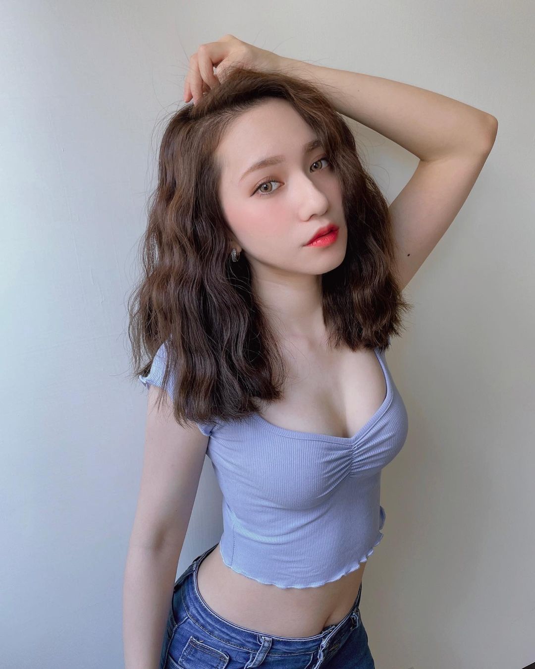 正妹「盧蓁 Lucy」性感曲線畢露 惹火深溝辣到蹦出-第1章-图片7