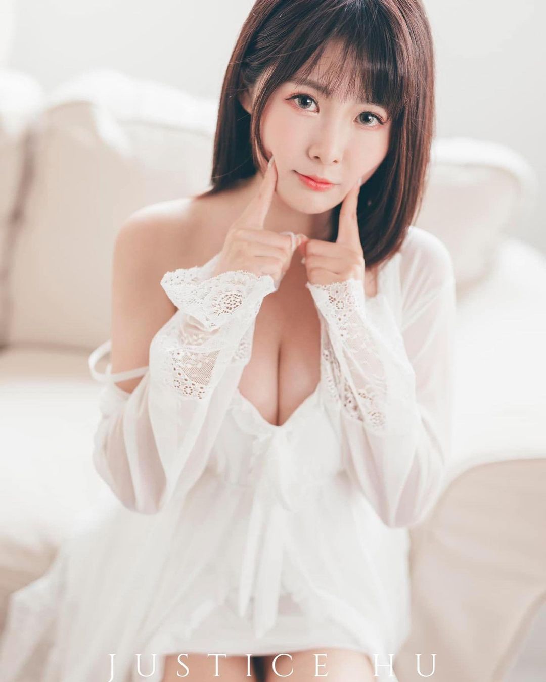 「Helene 海琳」大露逆天身材辣翻了 神情誘惑勾人-第1章-图片9