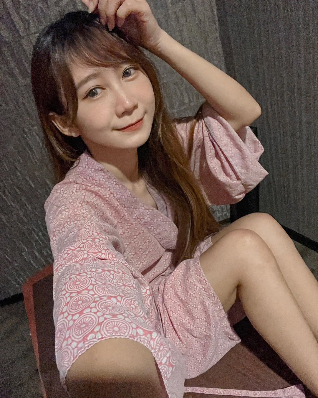 「Hana小花」白嫩神級美腿 擺出誘惑身姿電暈眾人-第1章-图片9