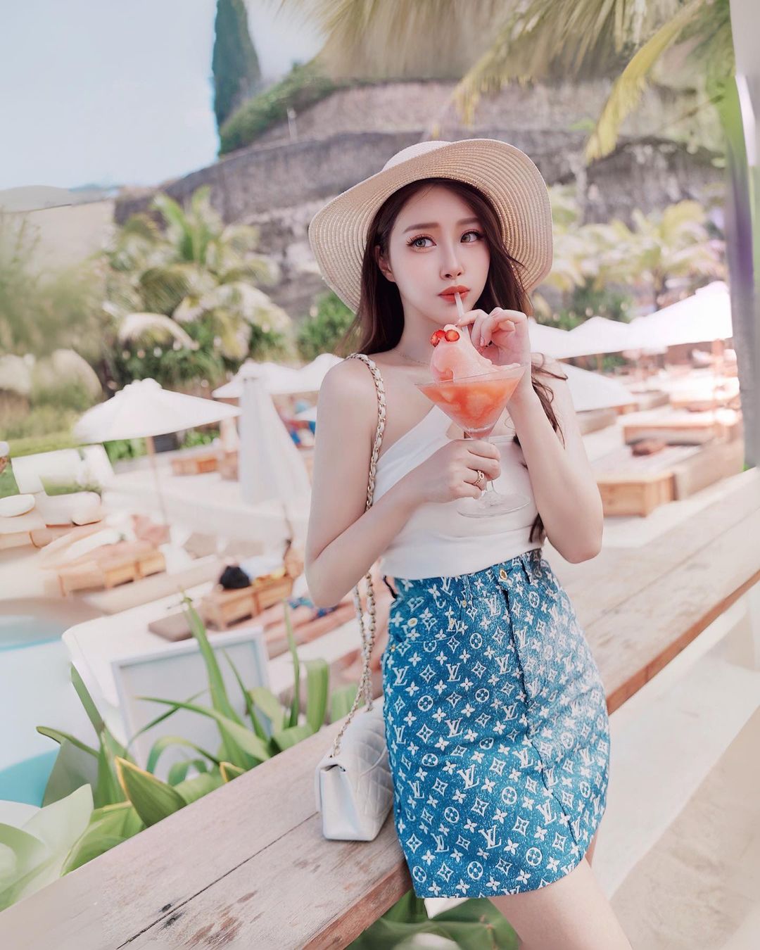 「鄔育錡」稚嫩肌膚露出清純又性感 完美弧度好誘人-第1章-图片4