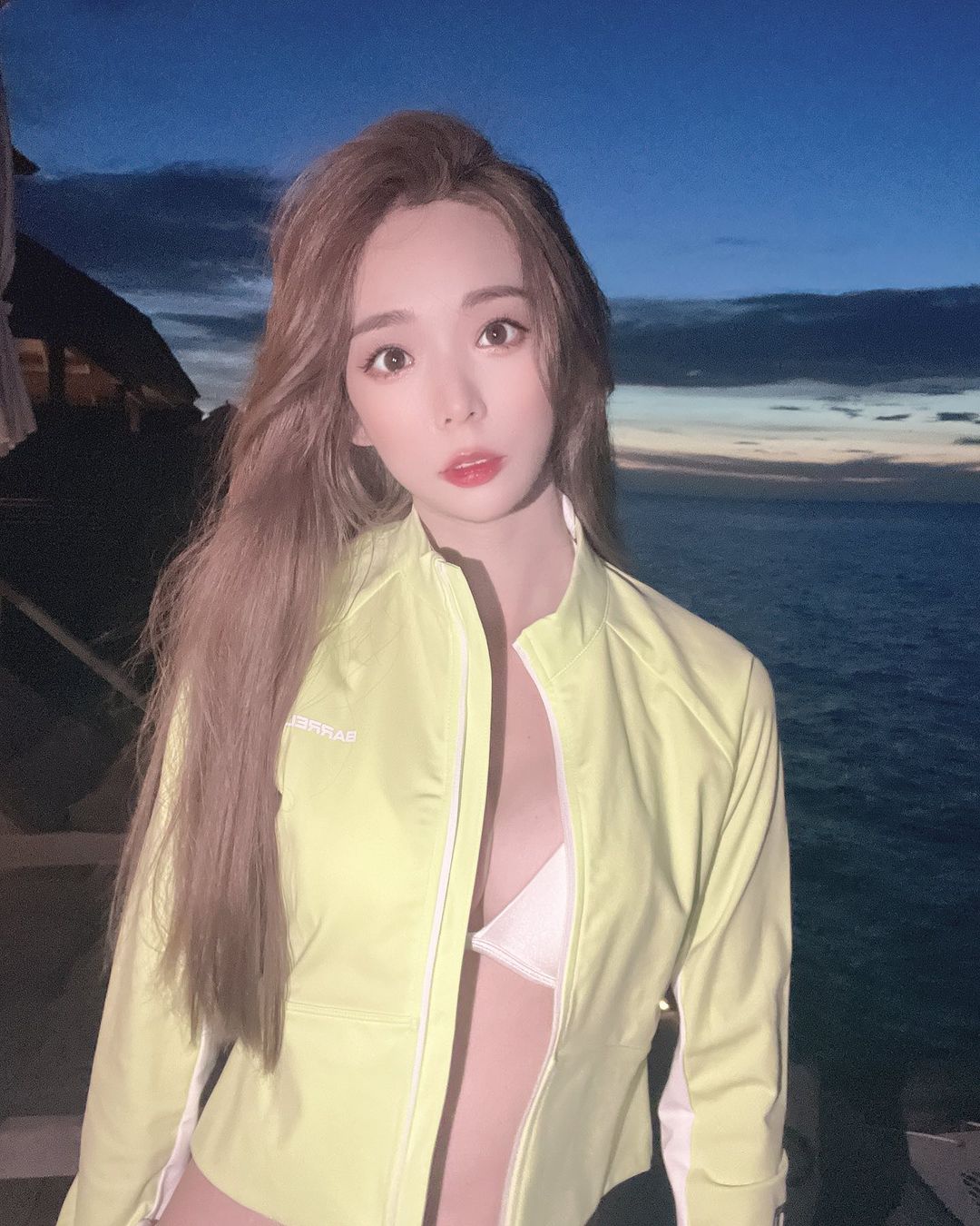 「千緒Tracy」深V乳溝畫面太誘惑了 連日常自拍都擋不住-第1章-图片4