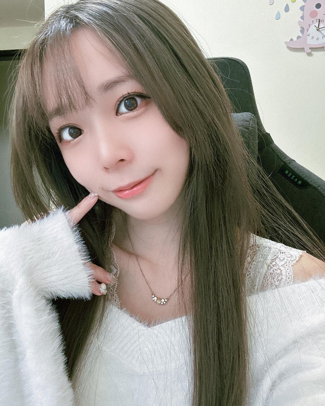 「千緒Tracy」深V乳溝畫面太誘惑了 連日常自拍都擋不住-第1章-图片8