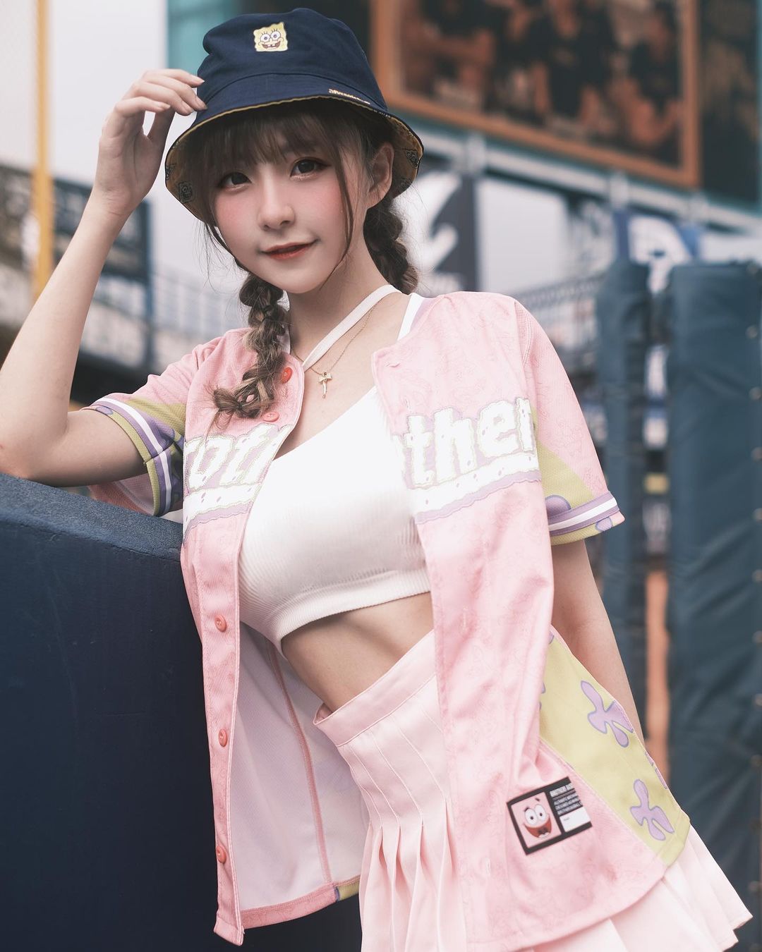 火辣美女「言言小刺蝟」炸裂乳量溢出讓大家都看暈了-第1章-图片4