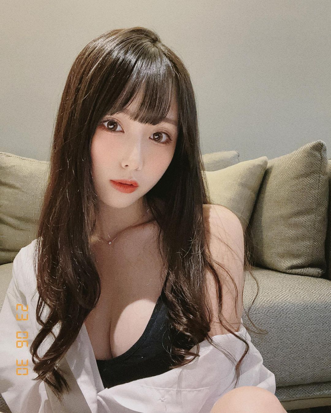 正妹「瑋庭Angela」一雙水汪大眼露出甜美笑容 飽滿身材讓人看了好動-第1章-图片1