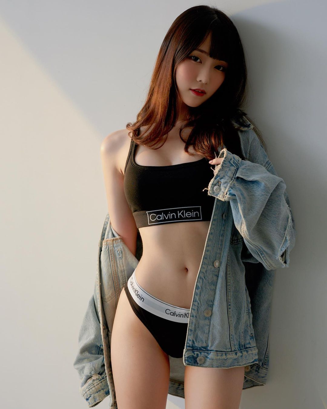 正妹「瑋庭Angela」一雙水汪大眼露出甜美笑容 飽滿身材讓人看了好動-第1章-图片4