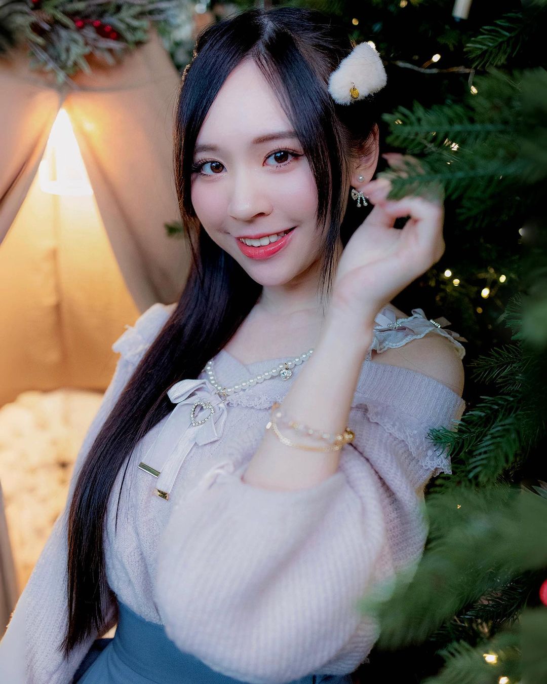 性感小甜心「曈曈」大秀超火辣魔鬼身材引人遐想-第1章-图片1