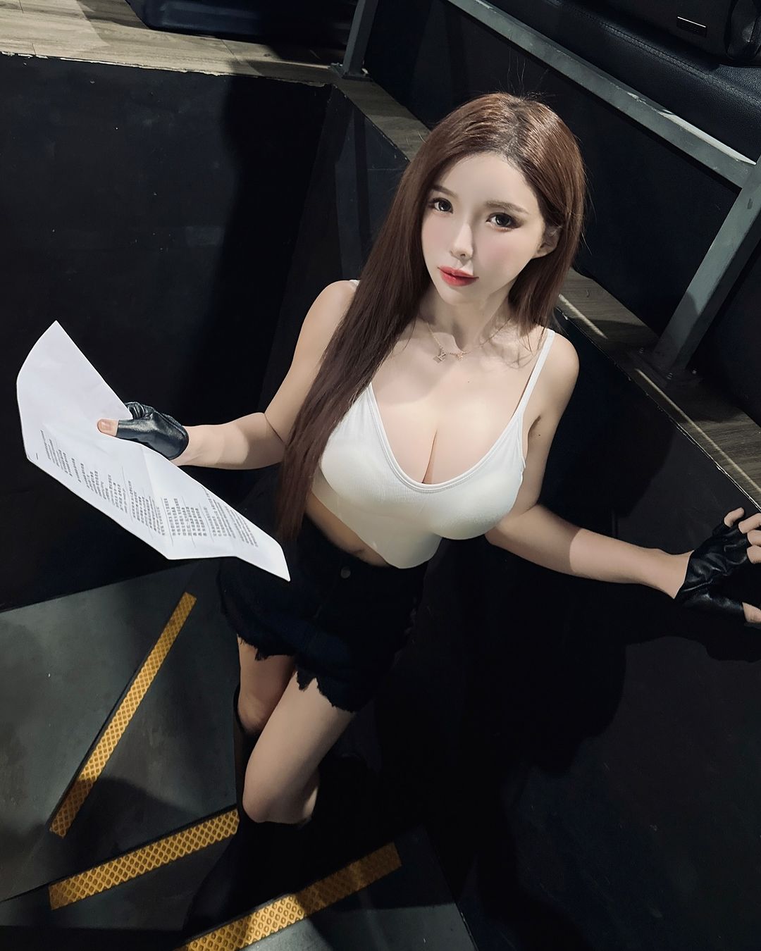 巨乳DJ「藍星蕾」火辣身材真有料 窈窕雪乳半露讓人一秒投降-第1章-图片5