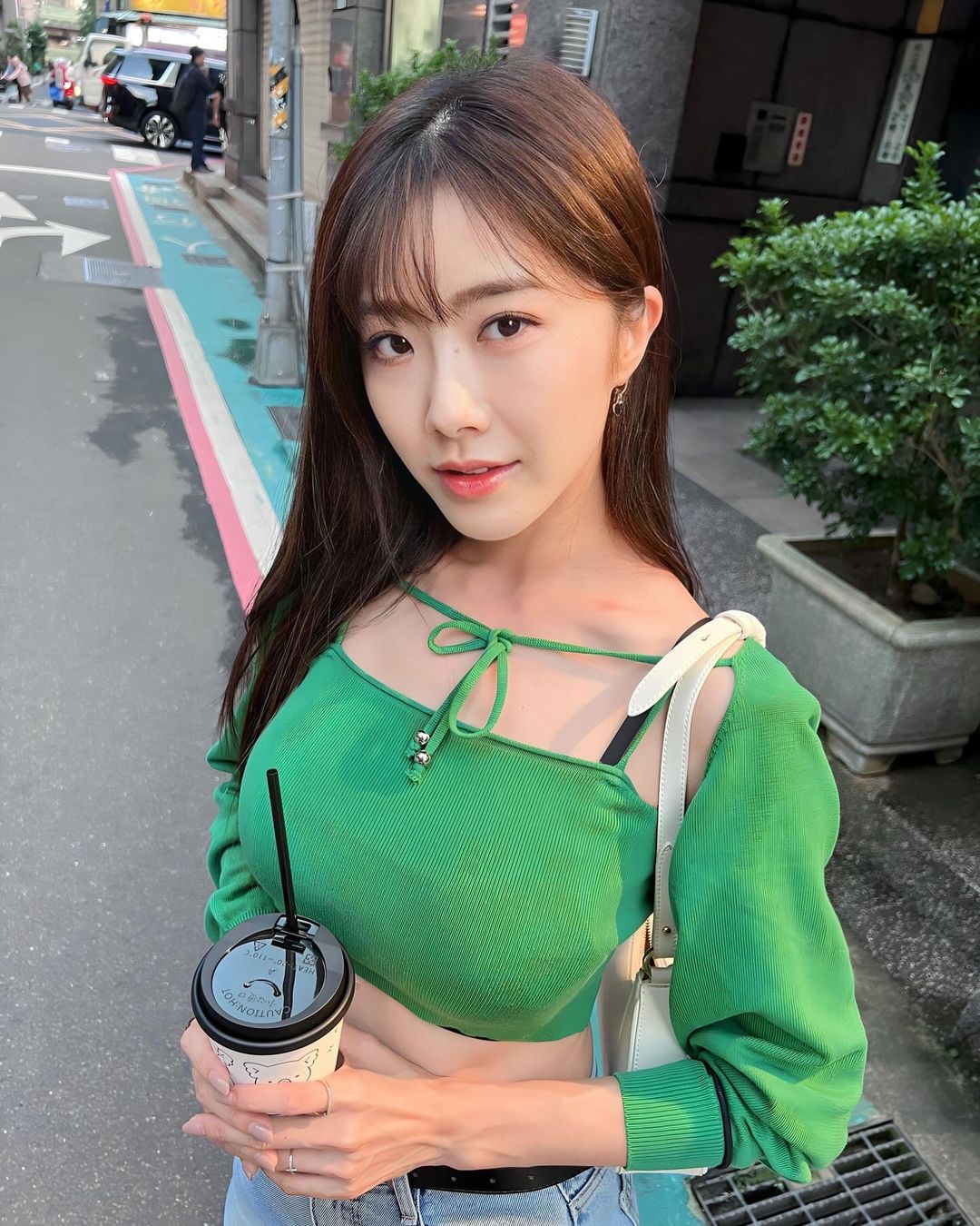 廟會女神「曾甜」展露前凸後翹性感身材 造型好撩人-第1章-图片4