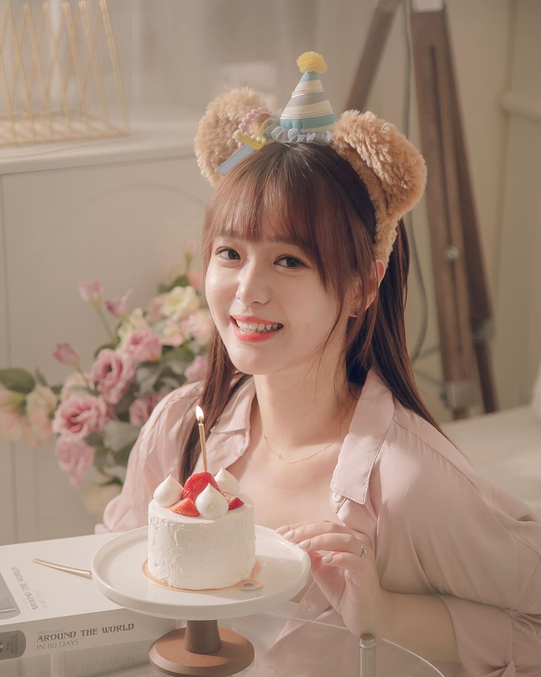 校花「王緒緒」天然高顏值+白皙嫩乳 讓粉絲都醉了-第1章-图片2