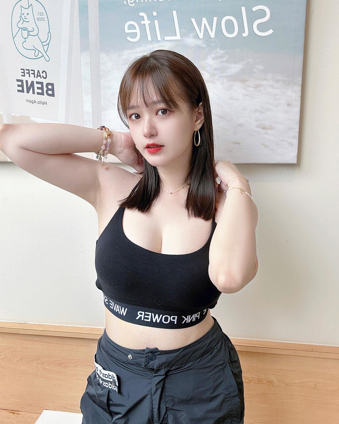 校花「王緒緒」天然高顏值+白皙嫩乳 讓粉絲都醉了-第1章-图片4